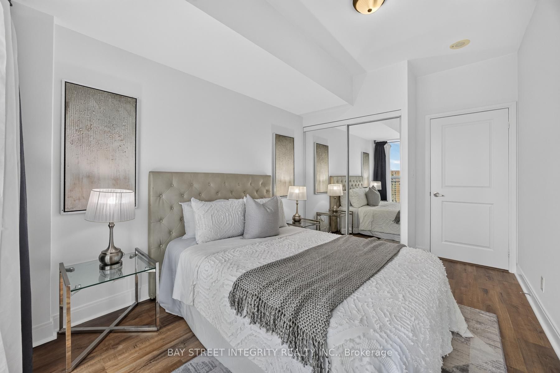 50 Absolute Avenue 1302 Property Photo 14