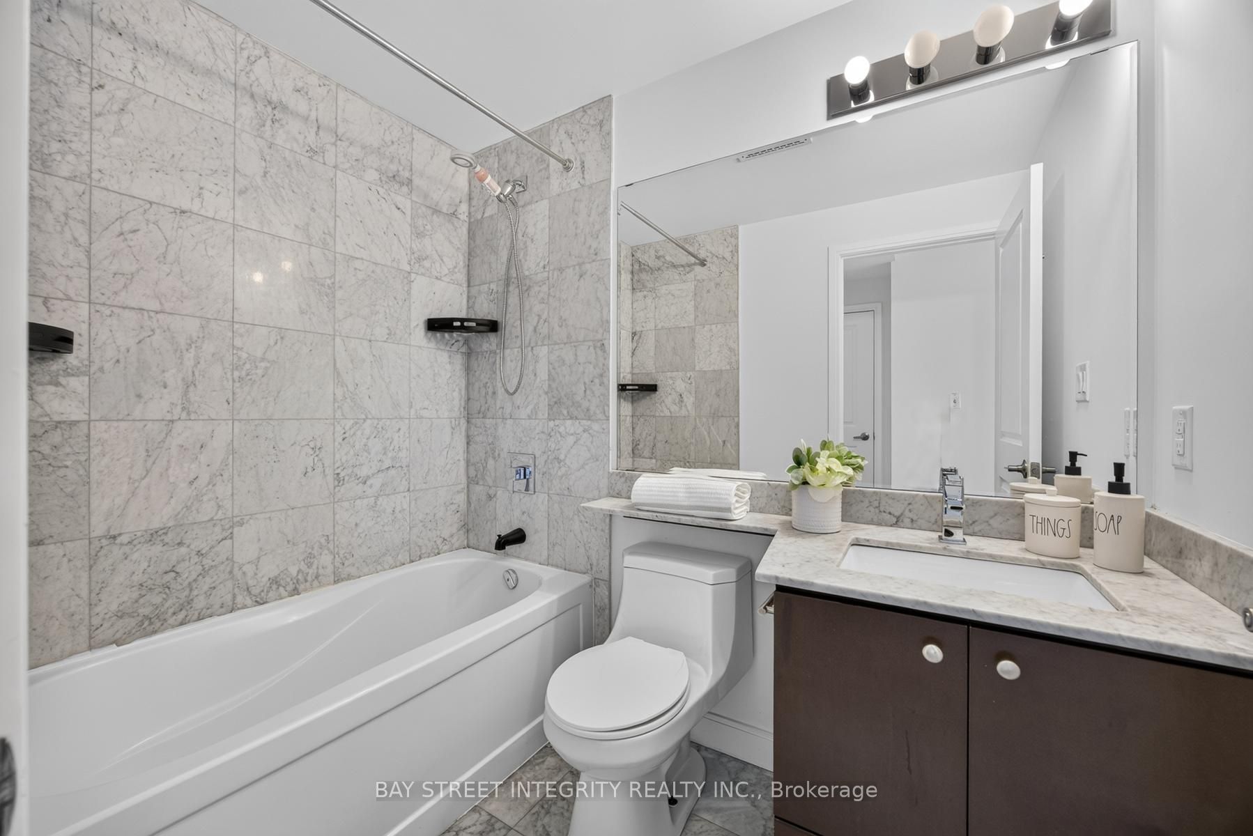 50 Absolute Avenue 1302 Property Photo 18