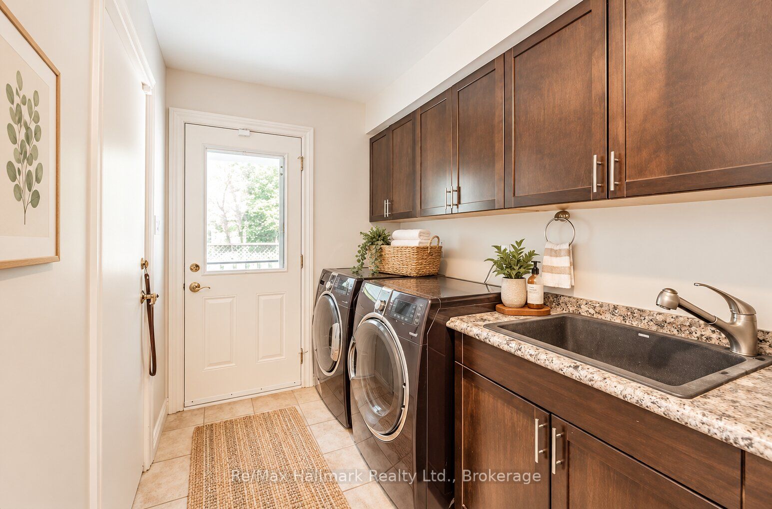 500 Blenheim Crescent Property Photo 19