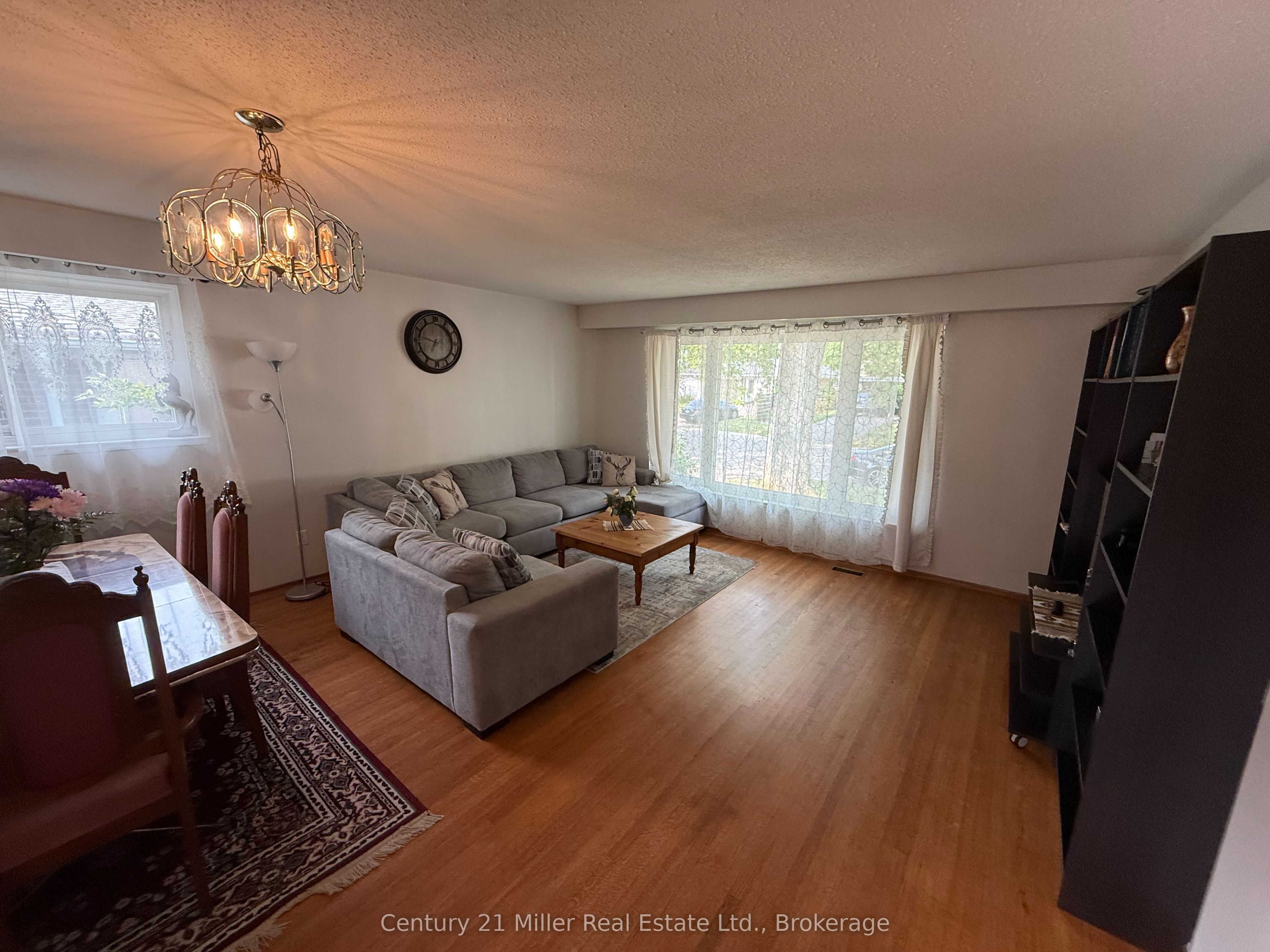 35 Melville Crescent Upper Property Photo 5