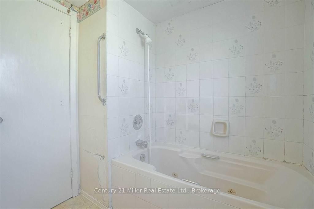 35 Melville Crescent Upper Property Photo 12