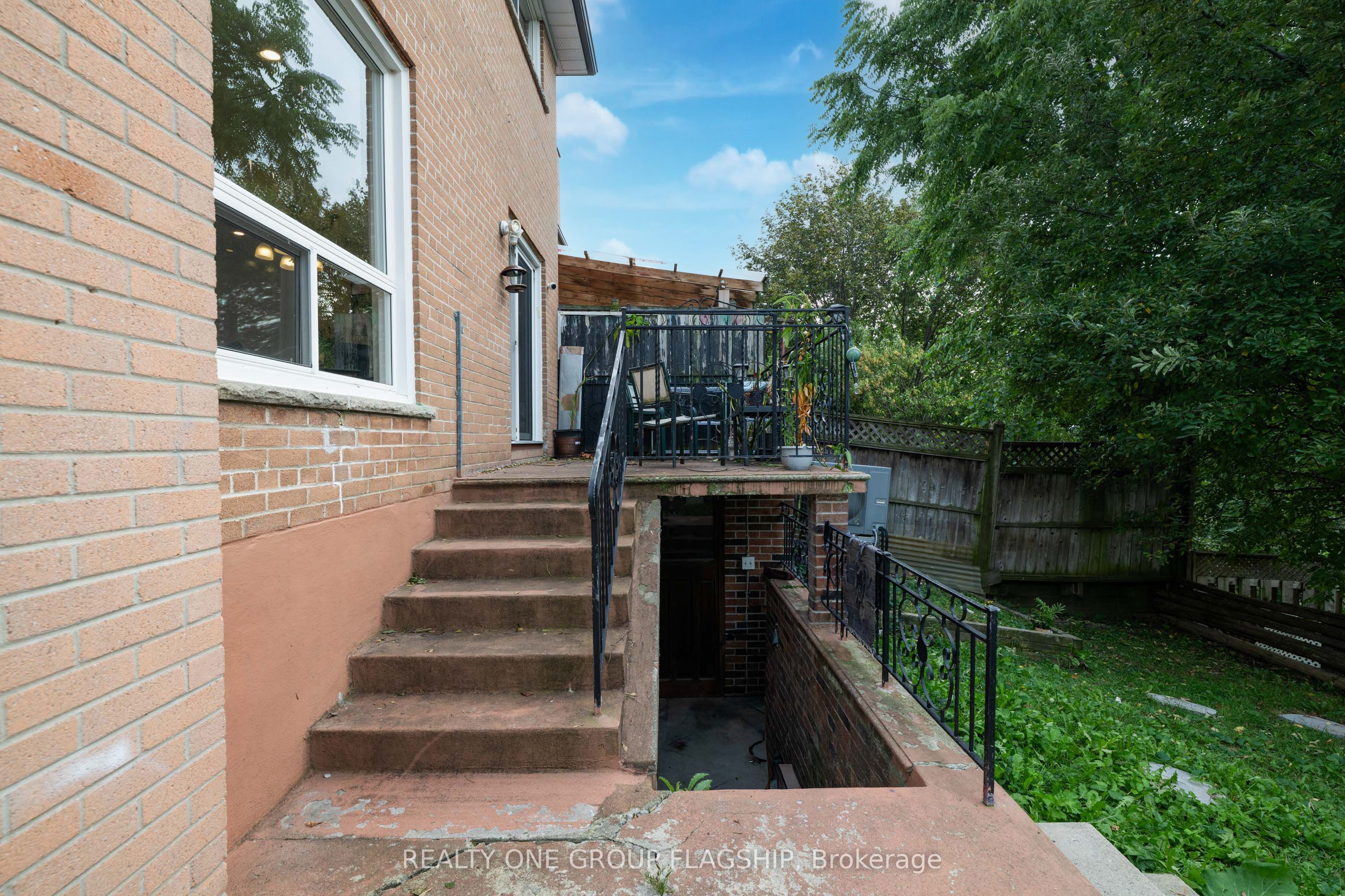 12 Azalea Court Property Photo 8