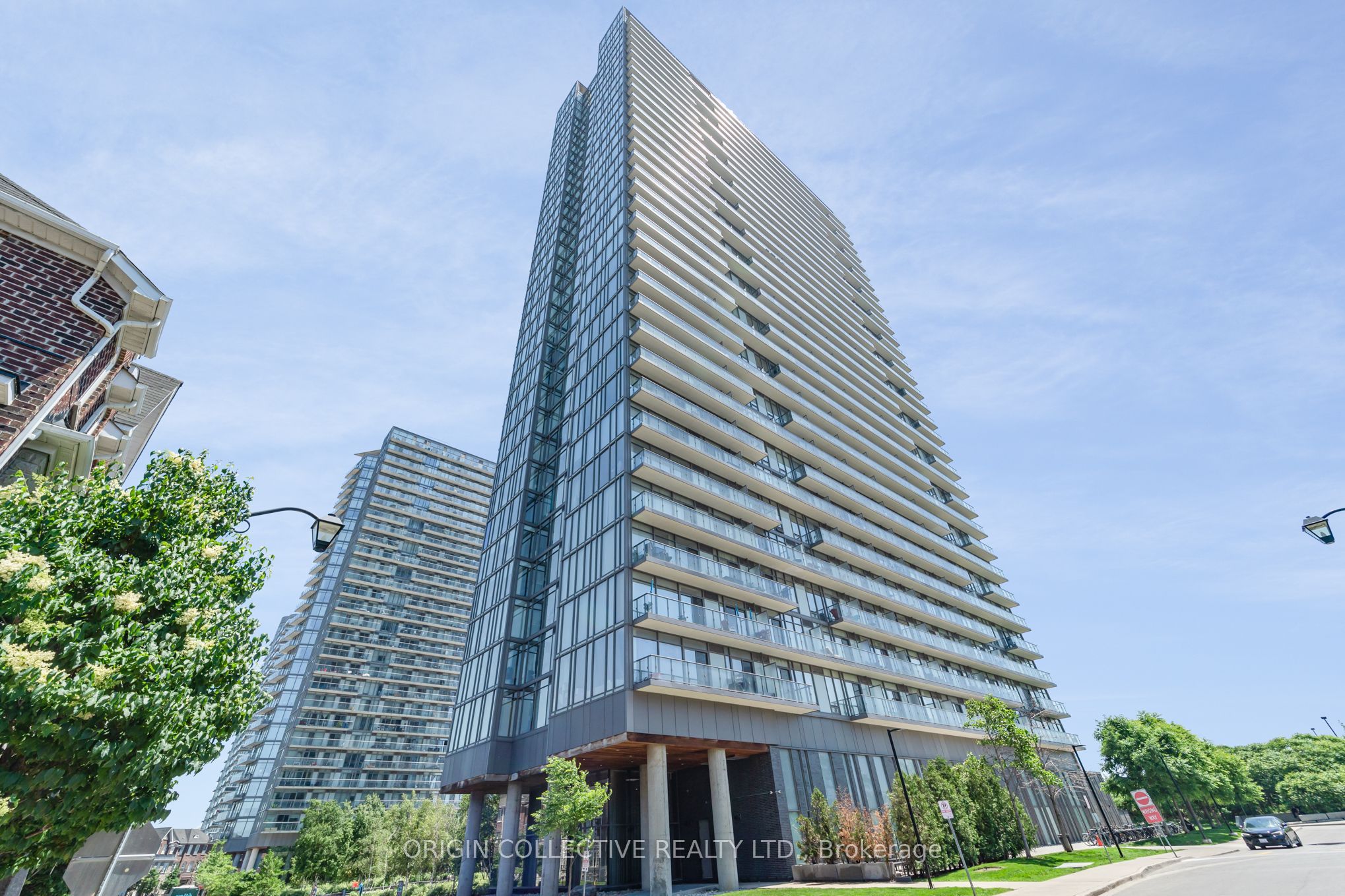 105 The Queensway Avenue 302 Property Photo 1