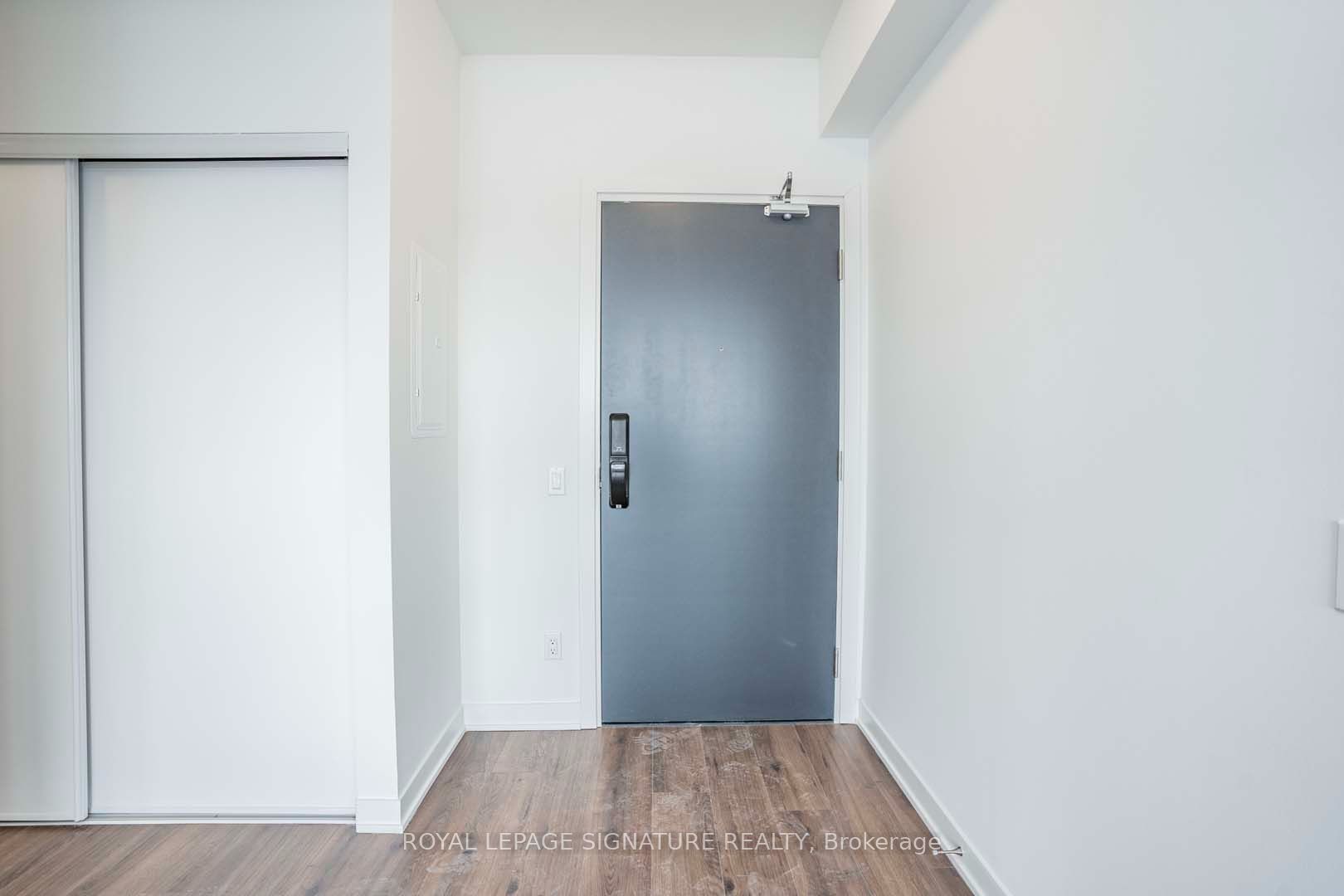405 Dundas Street W 708 Property Photo 4