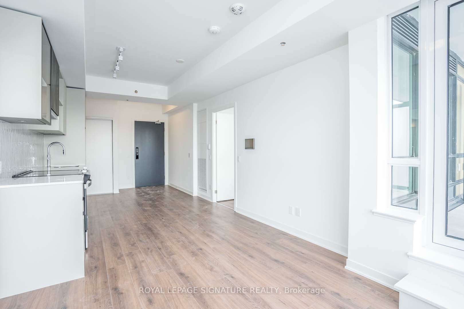 405 Dundas Street W 708 Property Photo 9