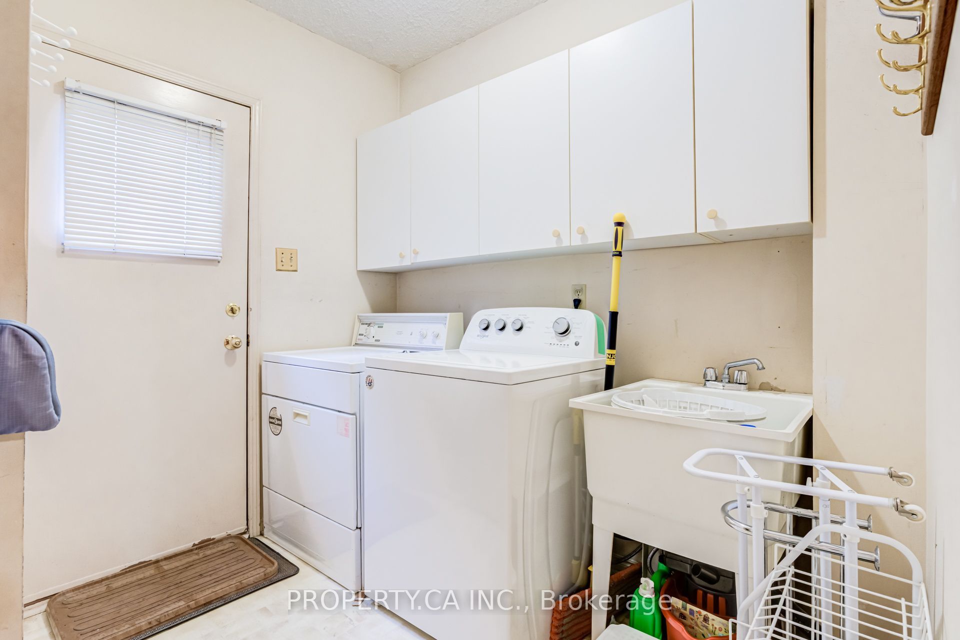 411 Freeman Crescent Property Photo 24