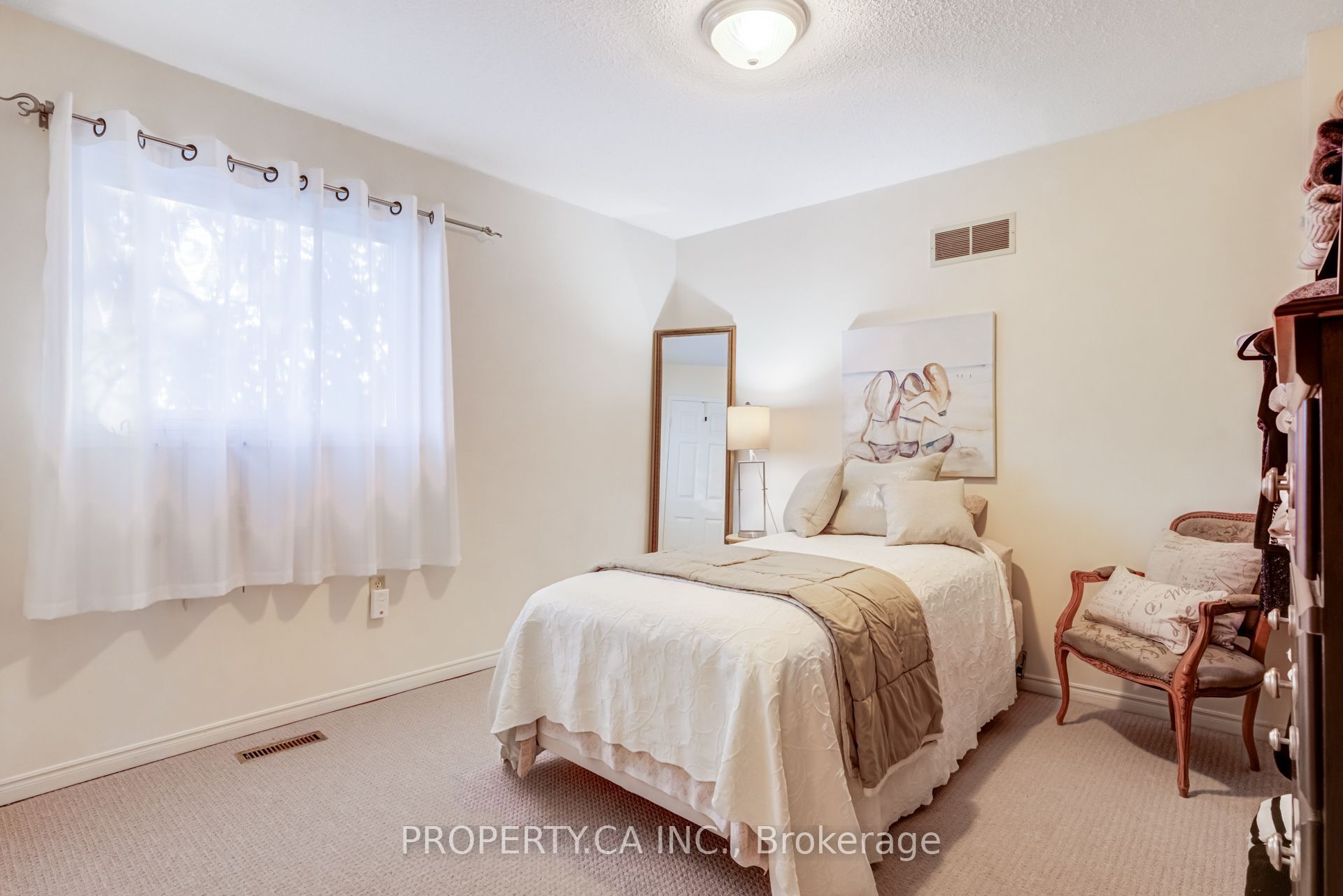 411 Freeman Crescent Property Photo 35