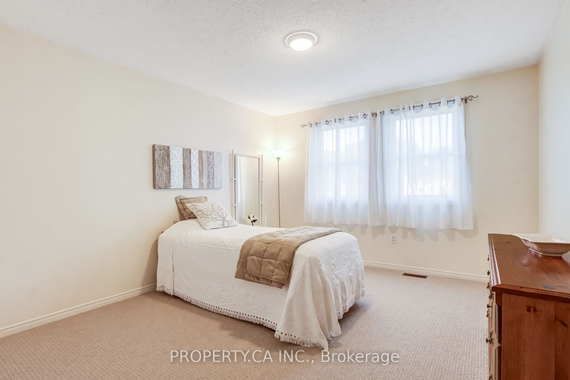 411 Freeman Crescent Property Photo 39