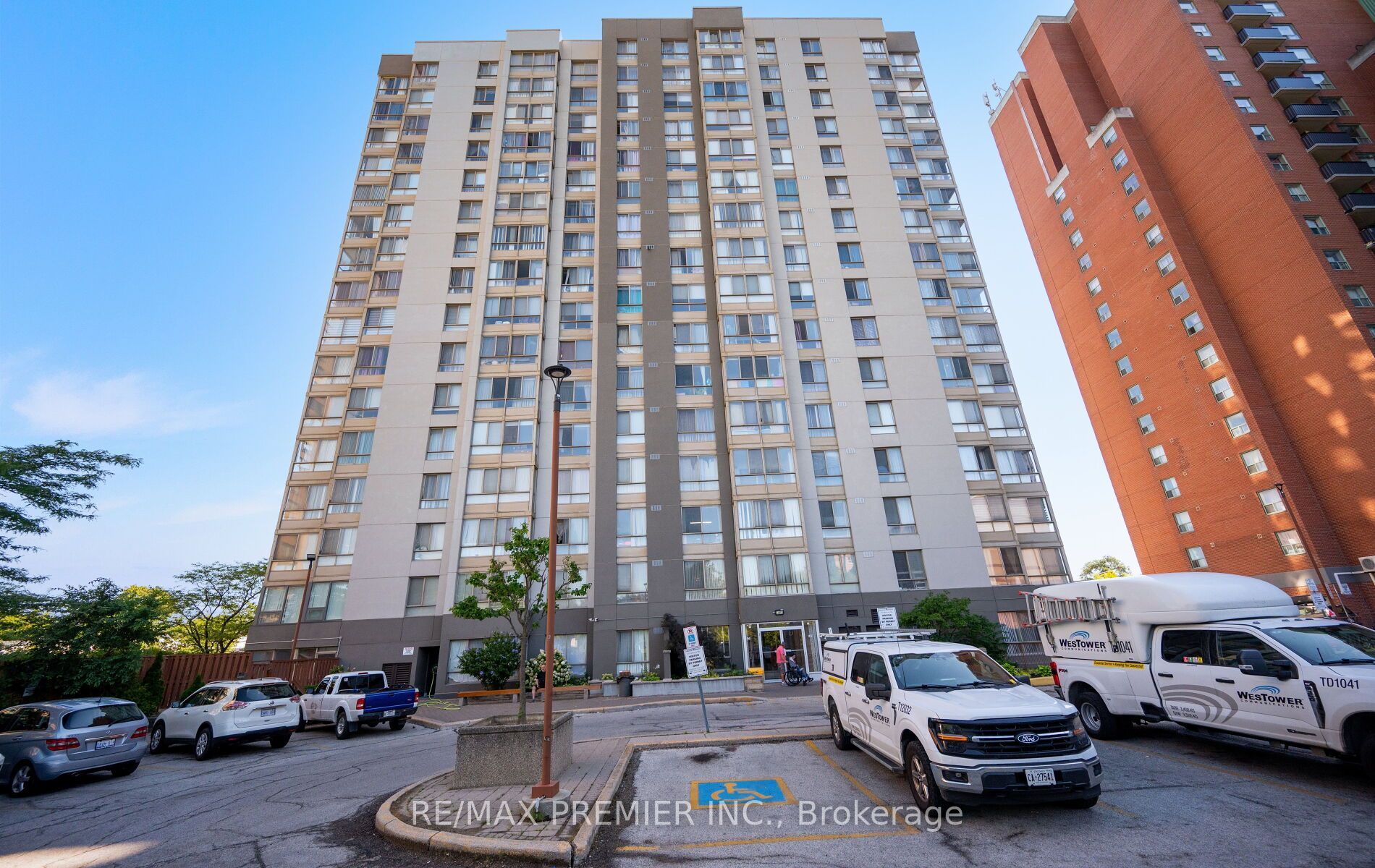 2470 Eglinton Avenue W 209 Property Photo 5