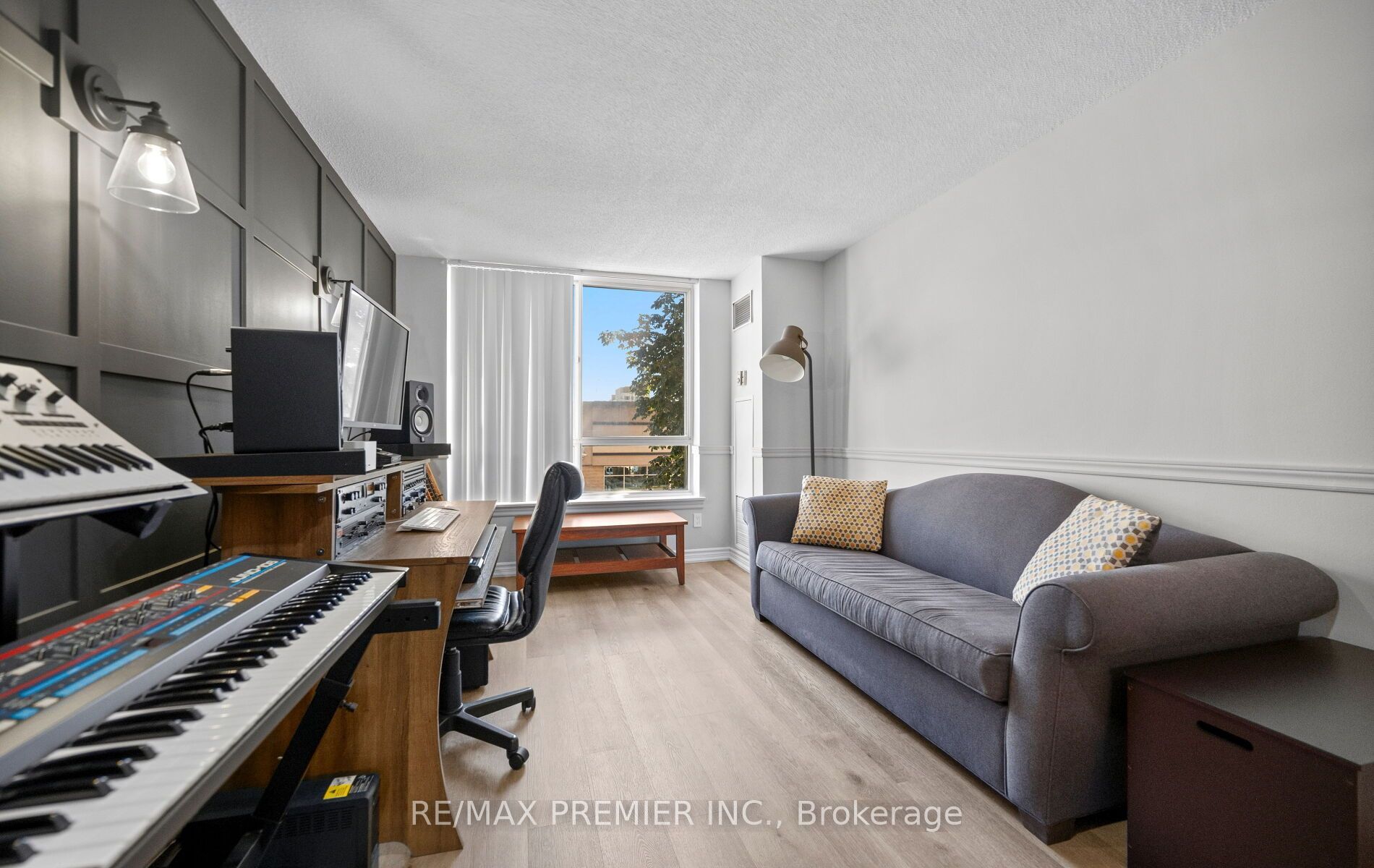 2470 Eglinton Avenue W 209 Property Photo 11