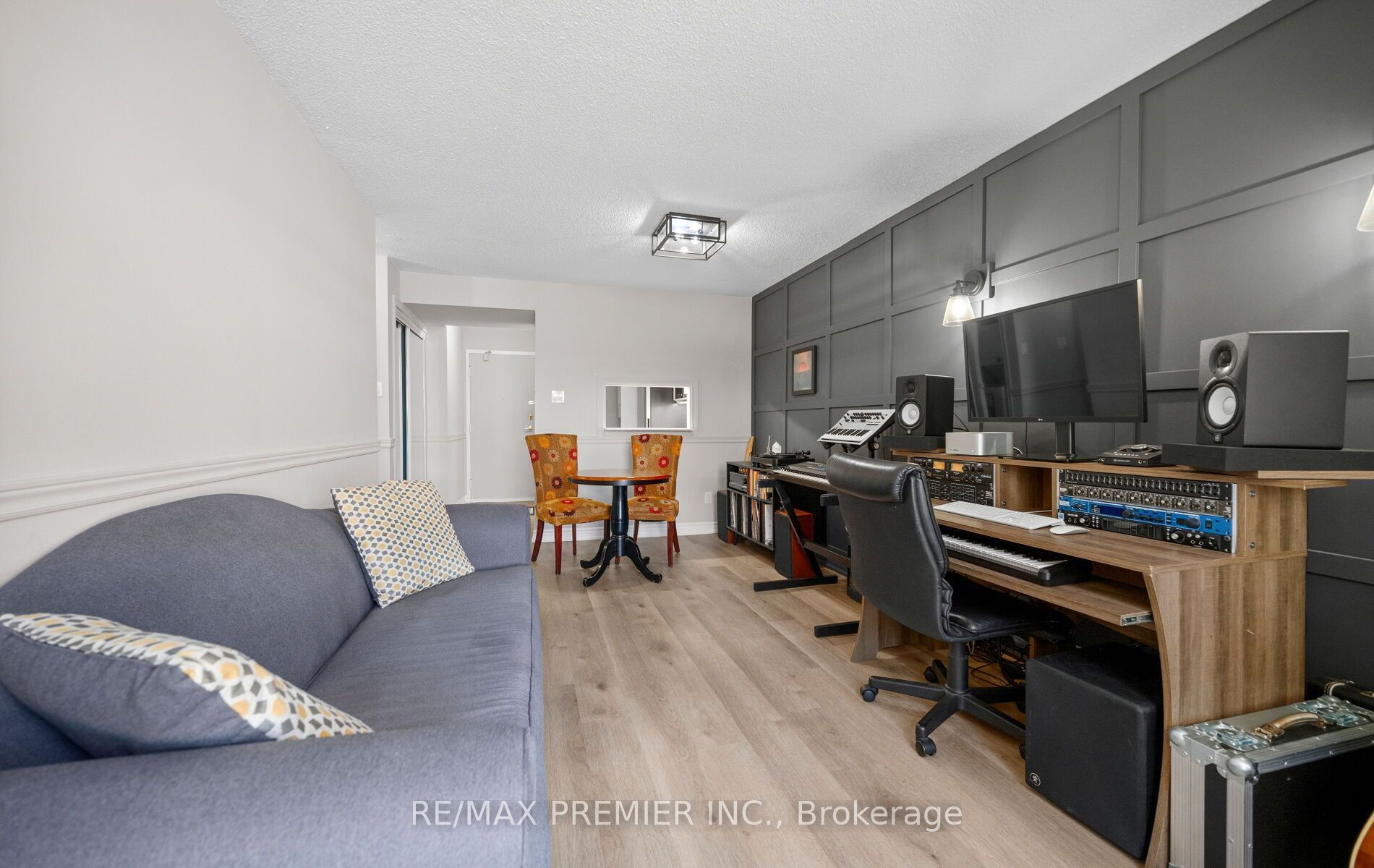 2470 Eglinton Avenue W 209 Property Photo 13