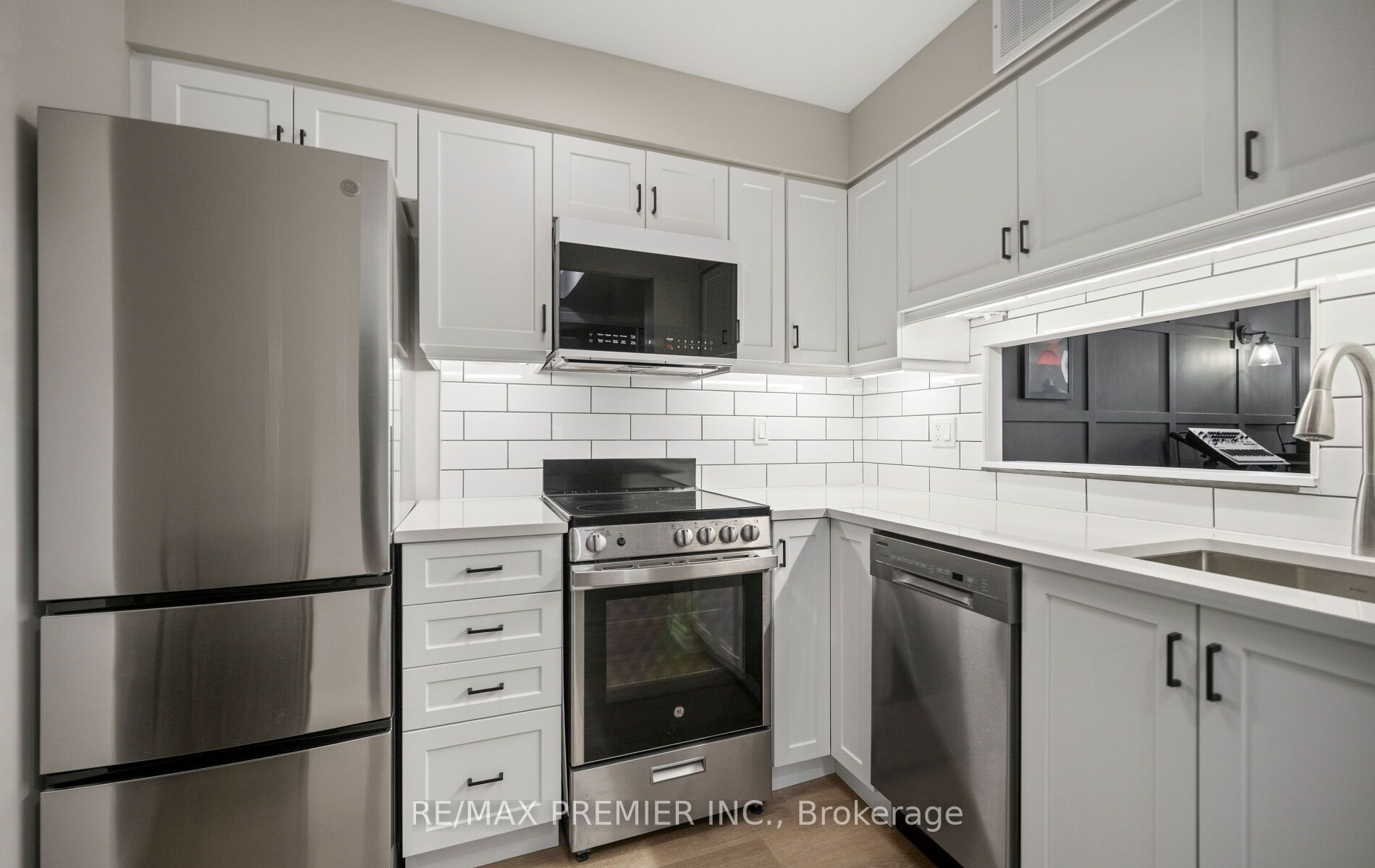 2470 Eglinton Avenue W 209 Property Photo 18
