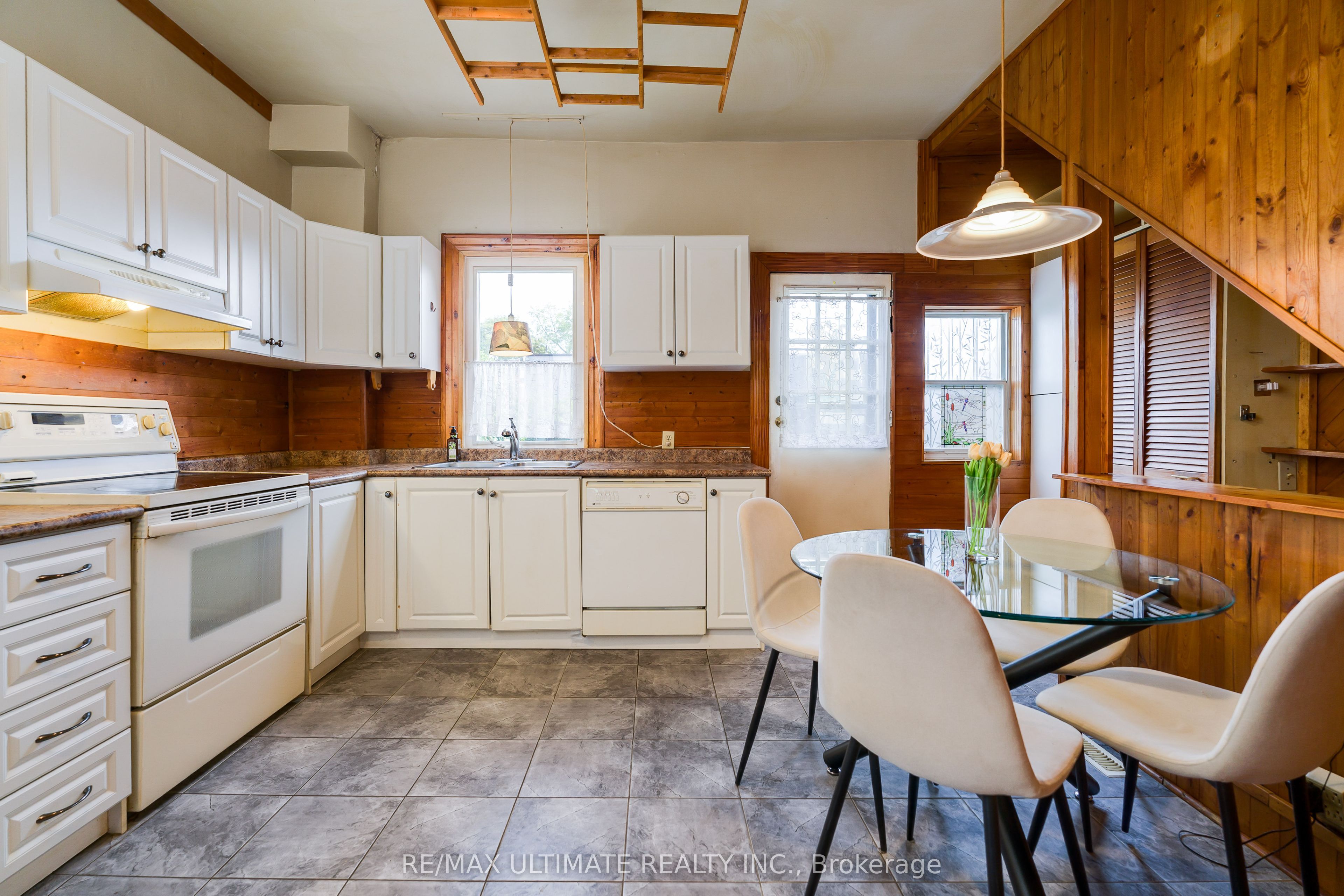 251 Boon Avenue Property Photo 2