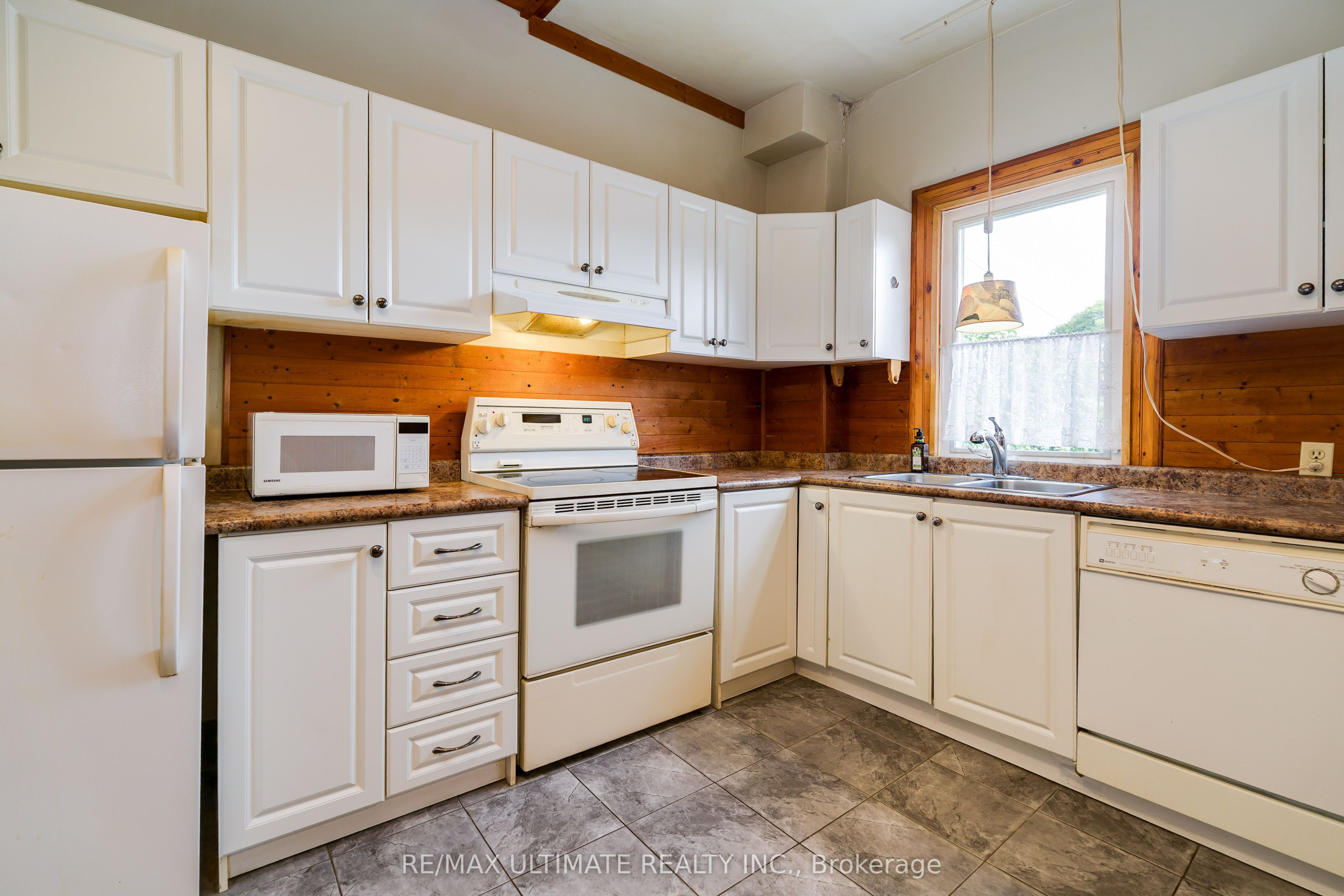 251 Boon Avenue Property Photo 4