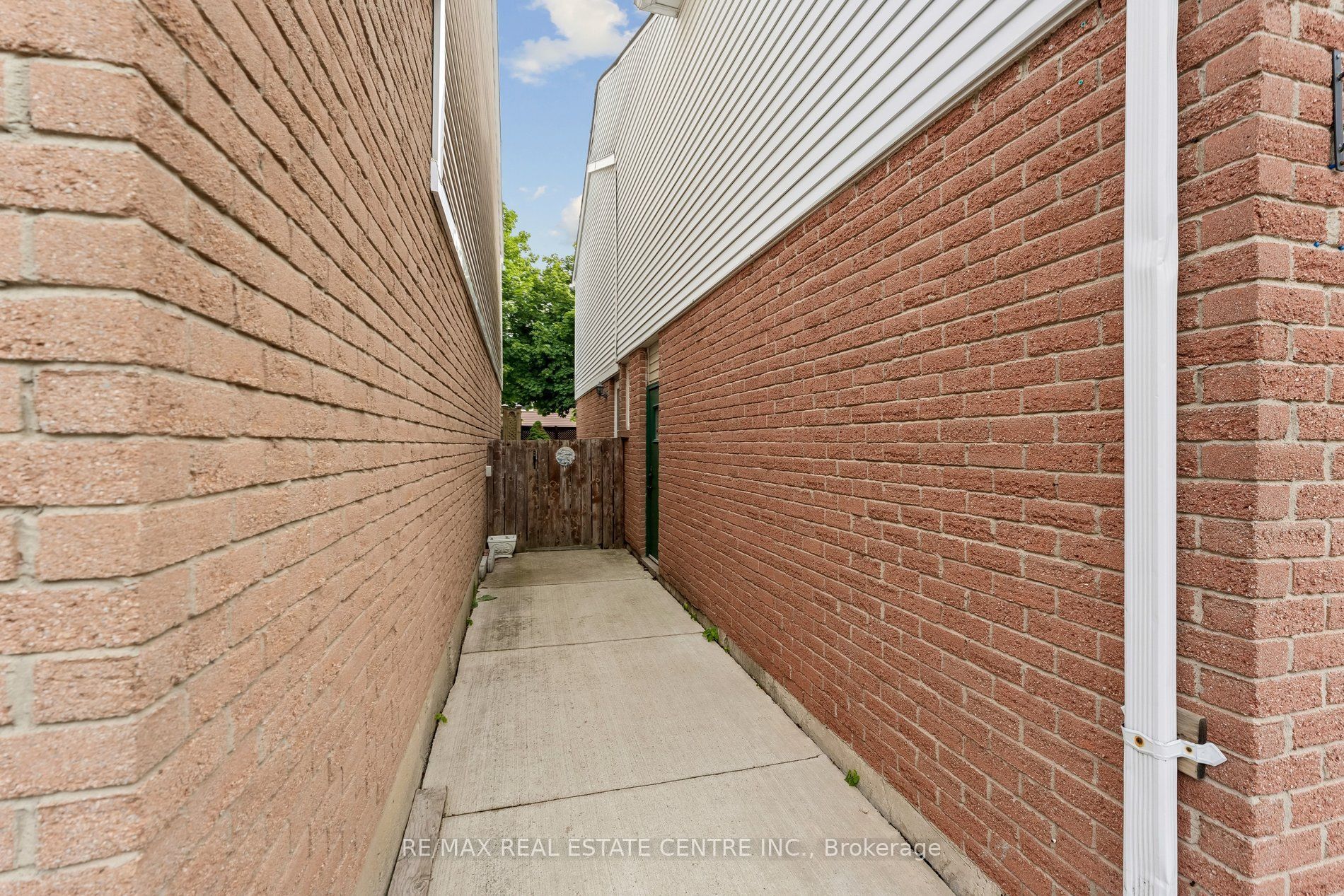 26 Jameson Crescent Property Photo 34
