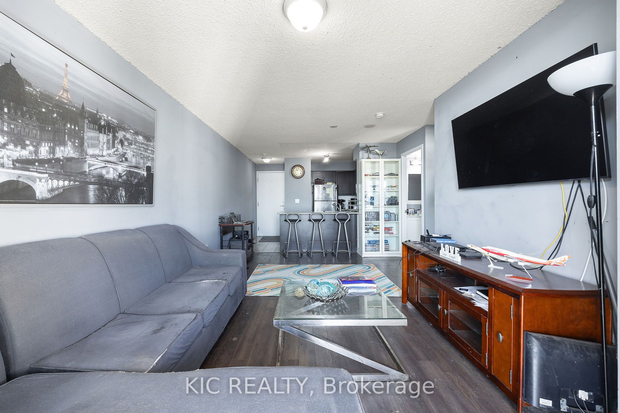 812 Lansdowne Avenue 901 Property Photo 6