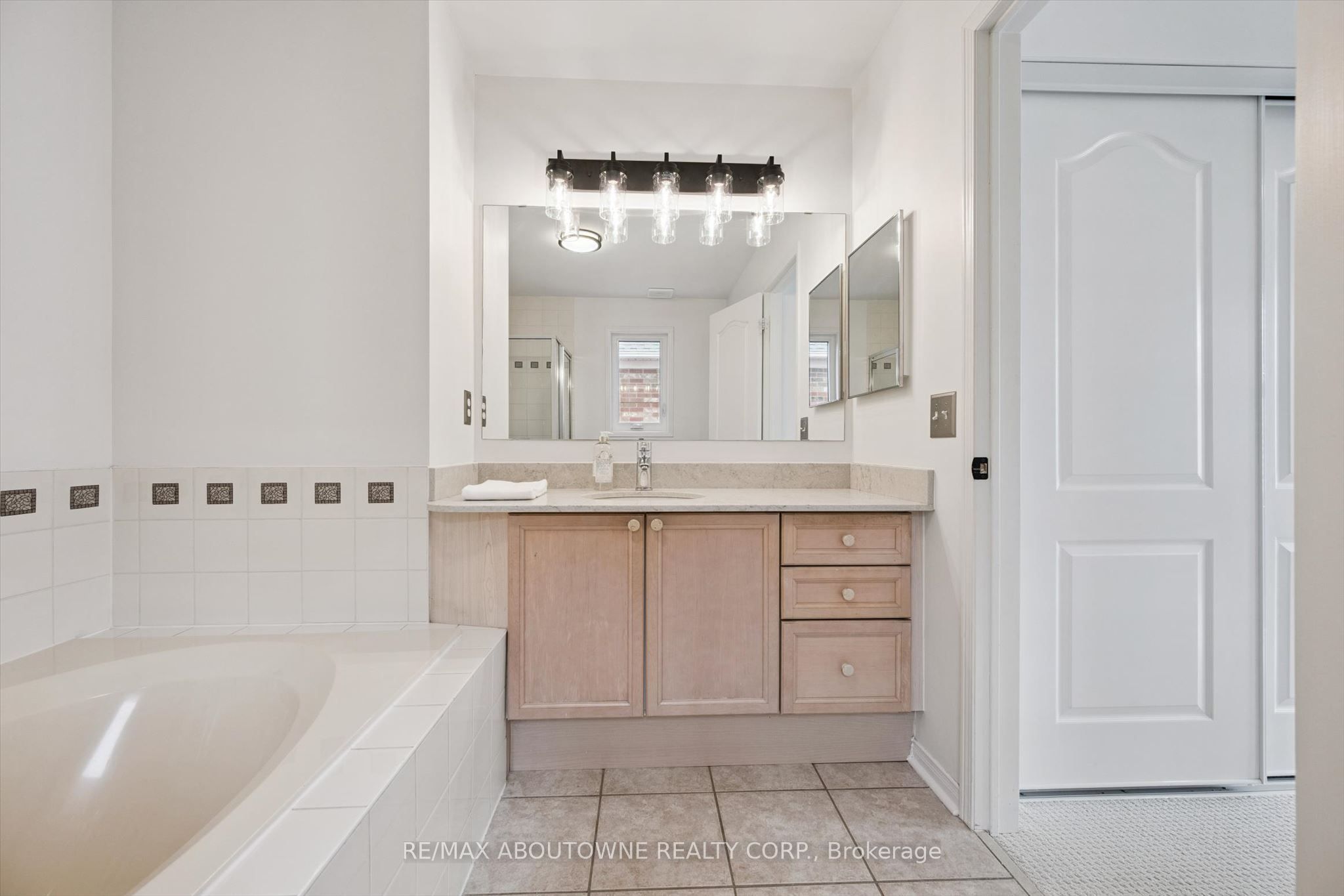 2397 Ennerdale Road Property Photo 23