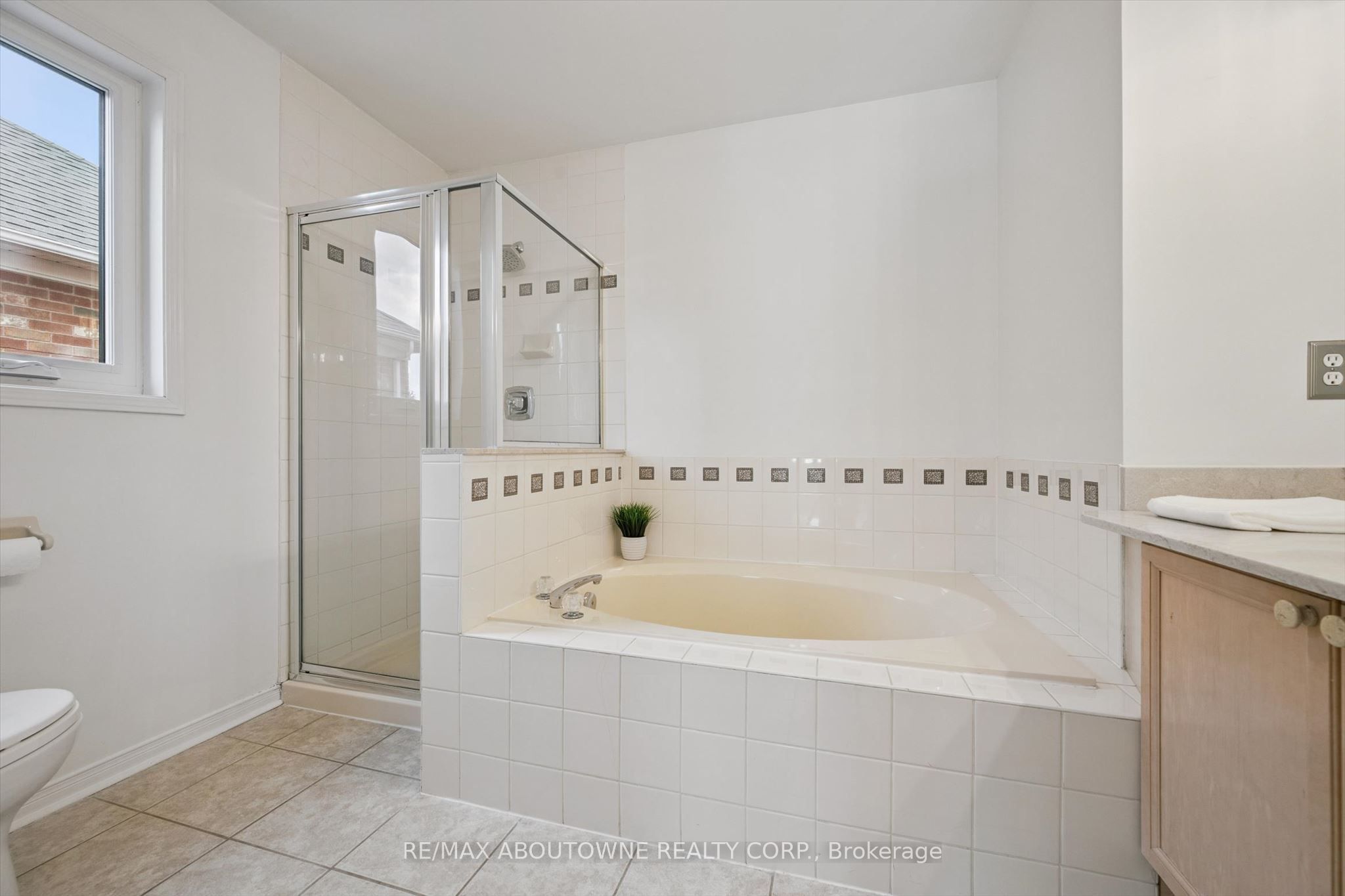 2397 Ennerdale Road Property Photo 24