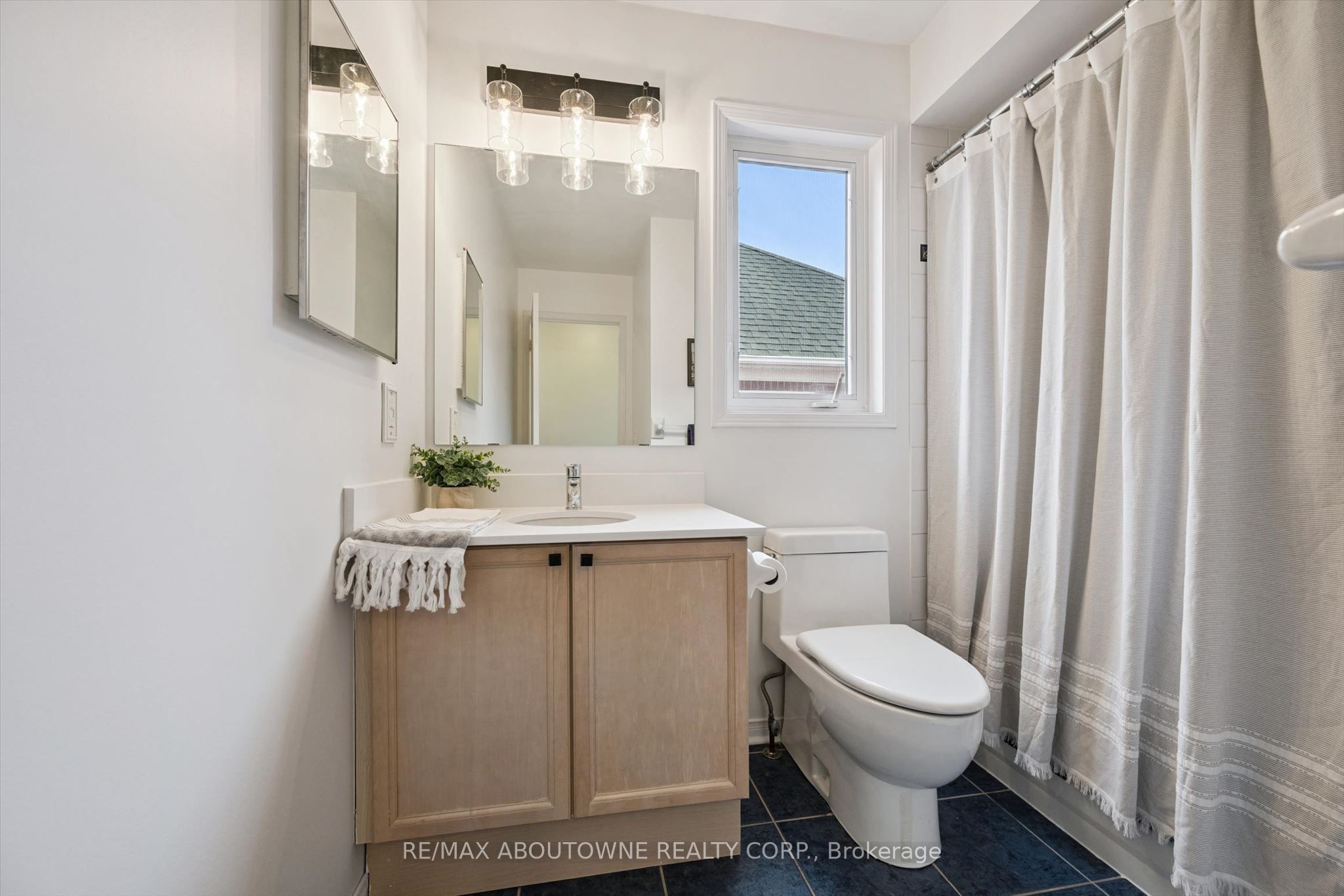 2397 Ennerdale Road Property Photo 28