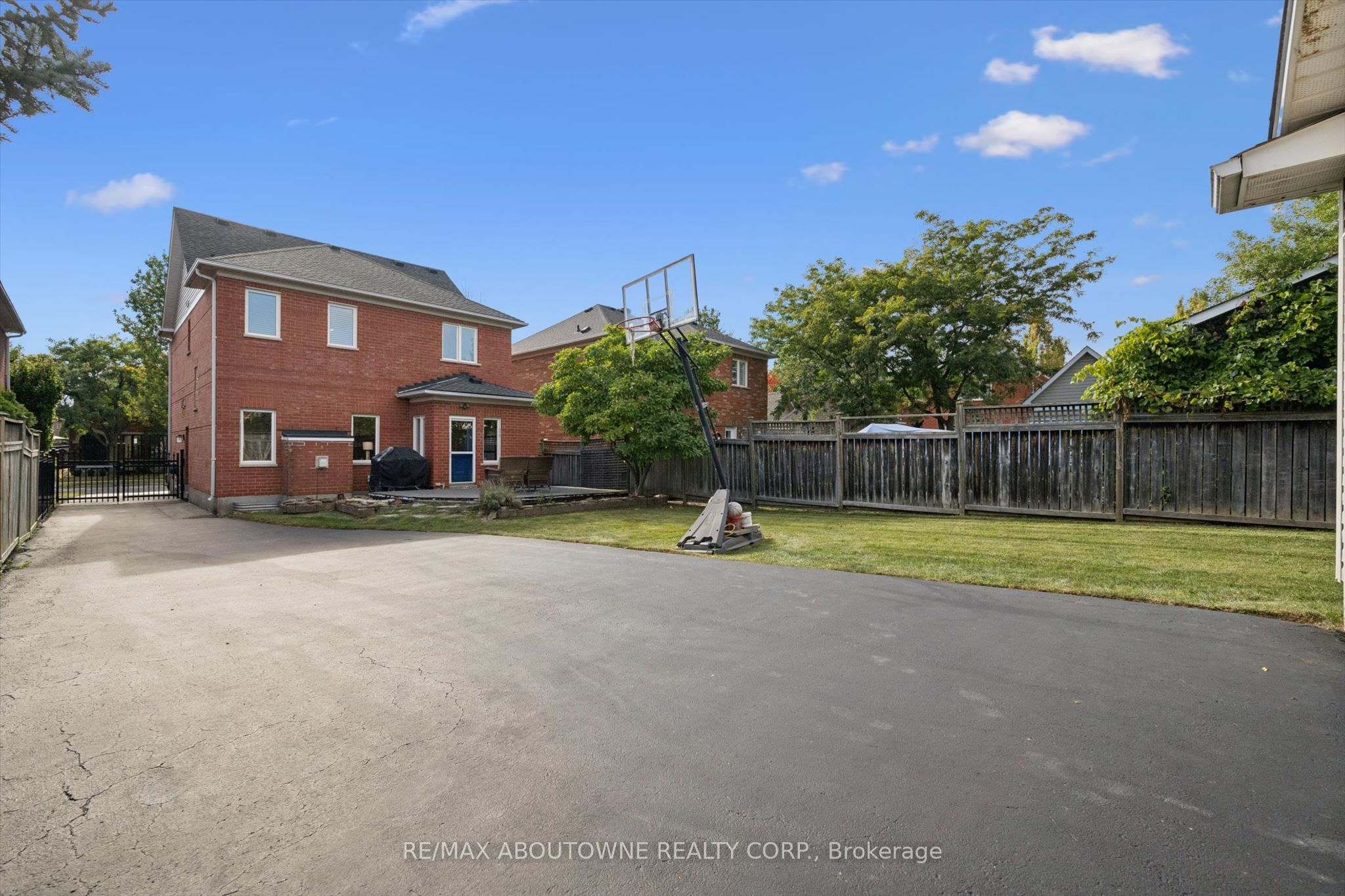 2397 Ennerdale Road Property Photo 41