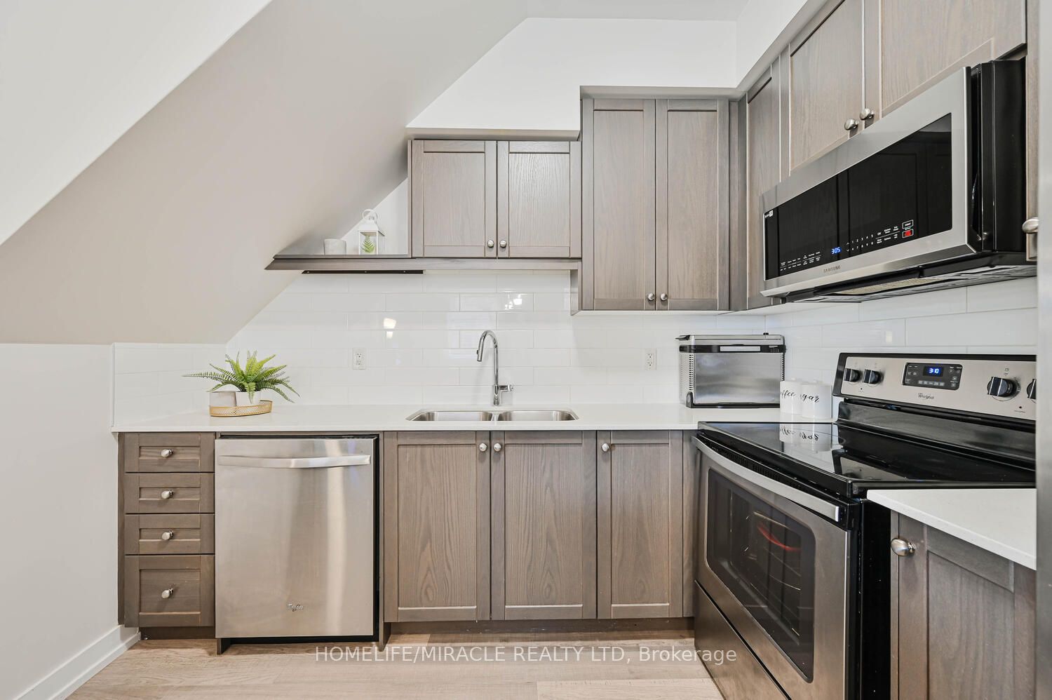 256 Royal York Road 114 Property Photo 18
