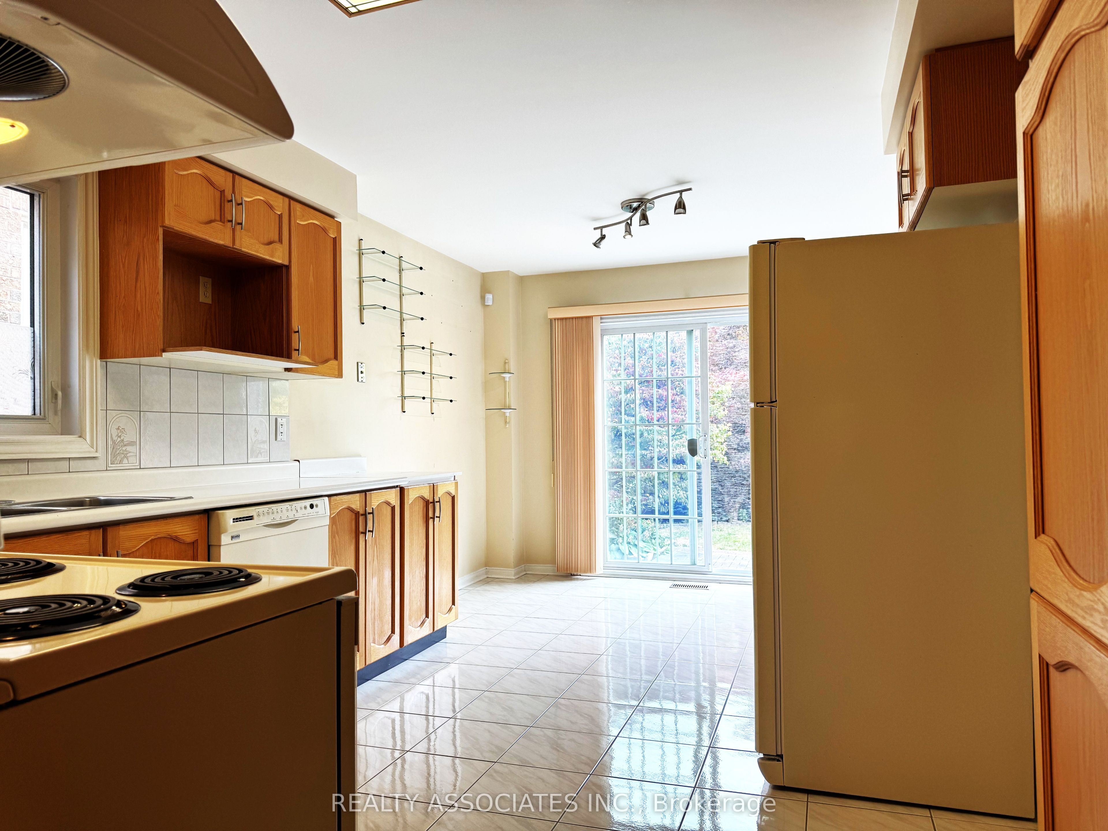 5577 Haddon Hall Road Property Photo 4