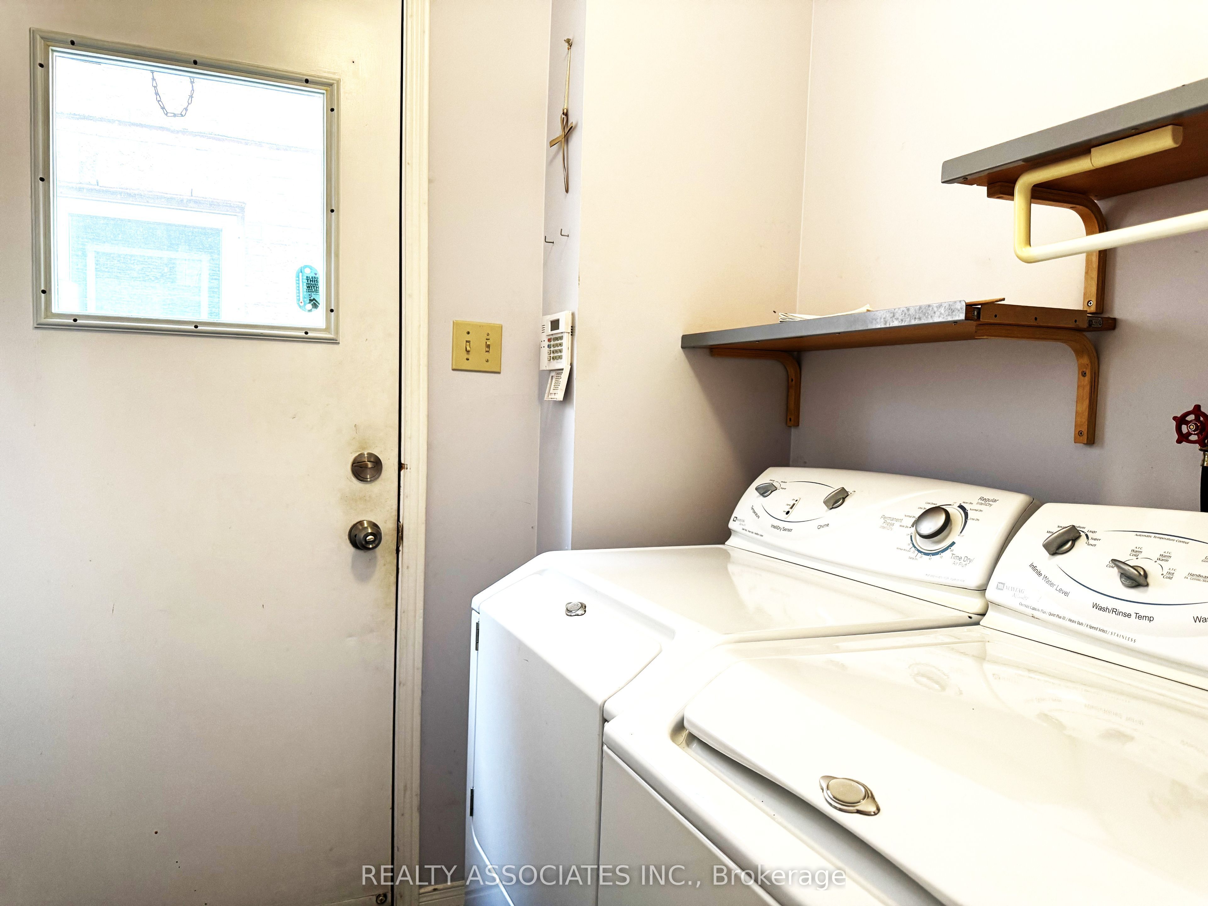 5577 Haddon Hall Road Property Photo 9