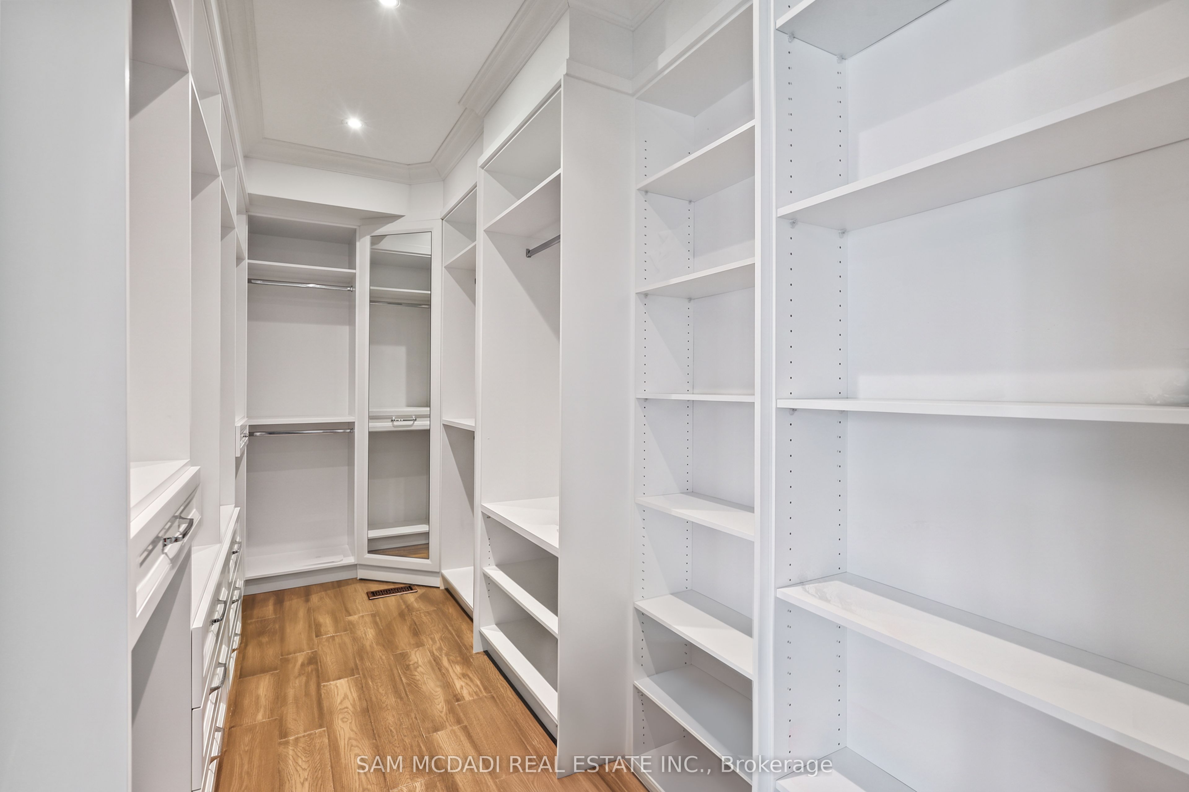 390 Sandhurst Drive Property Photo 24