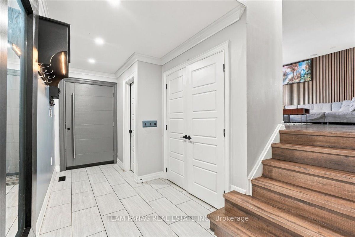 16 Groveland Court Property Photo 4
