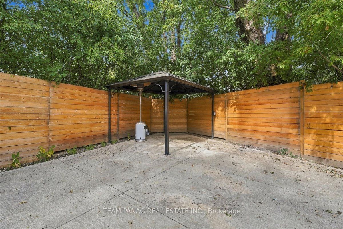 16 Groveland Court Property Photo 35