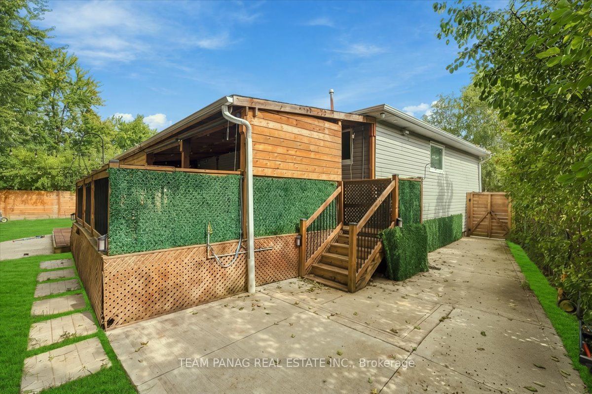 16 Groveland Court Property Photo 37