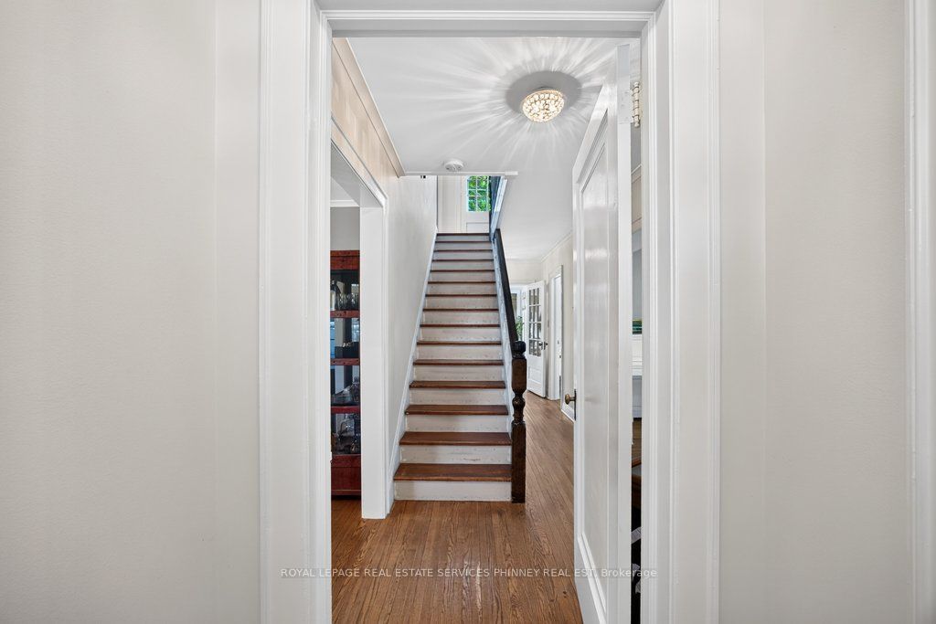 3947 Bloor Street W Property Photo 5