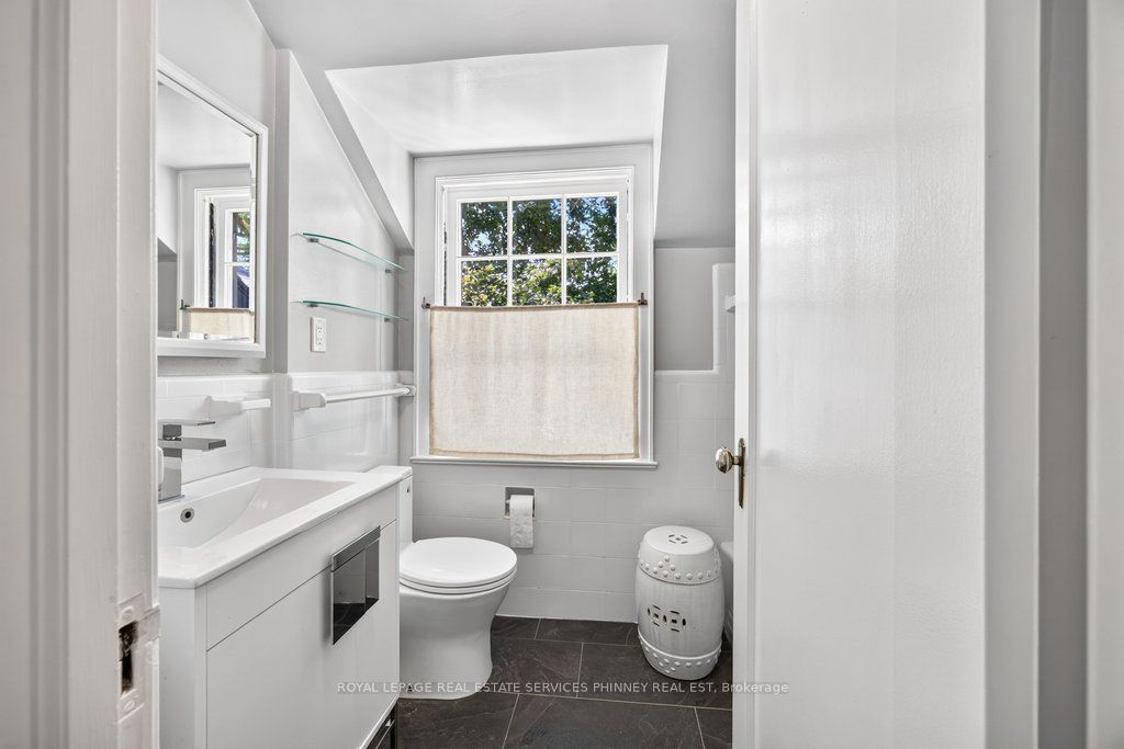 3947 Bloor Street W Property Photo 19