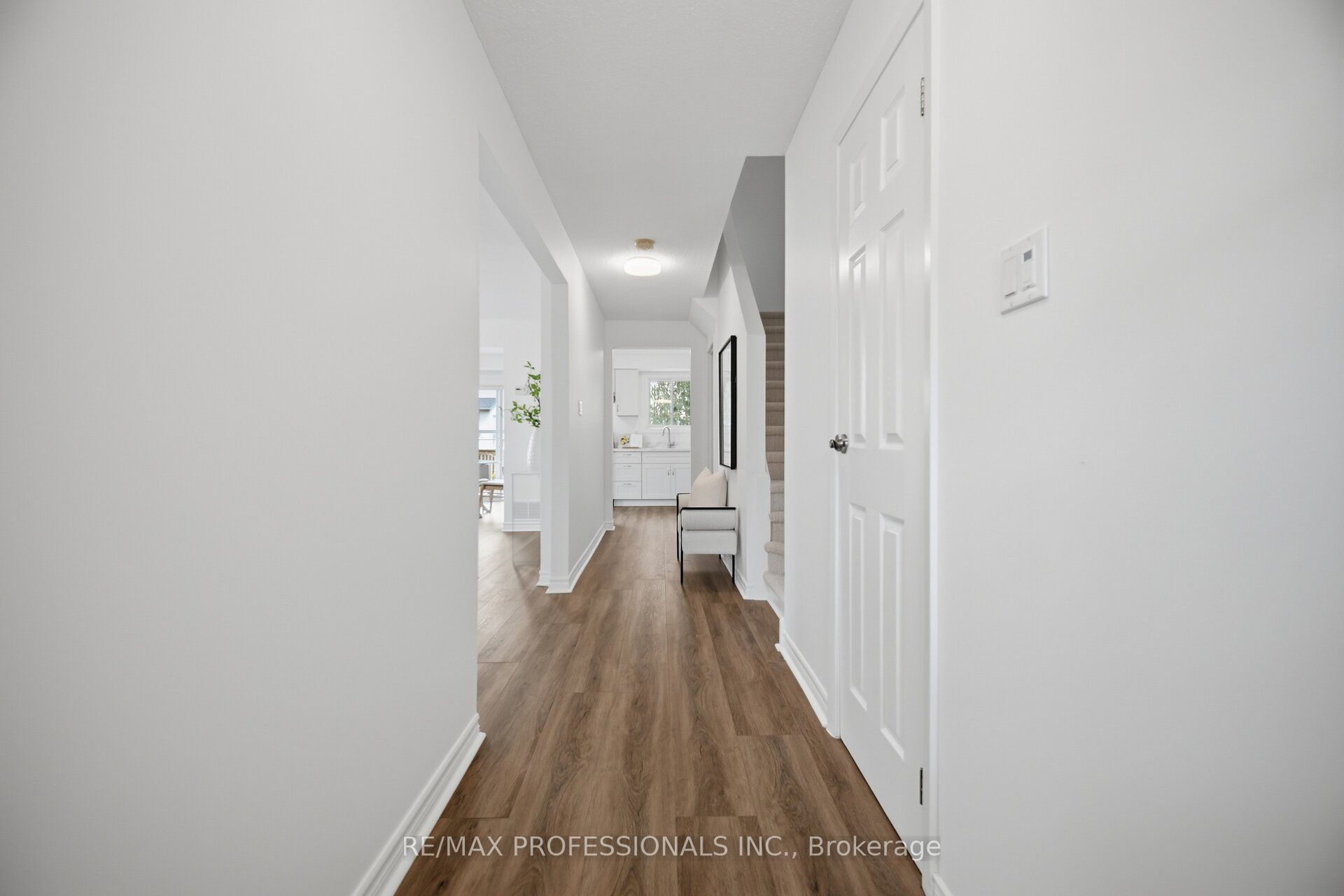 6081 Fullerton Crescent Property Photo 8