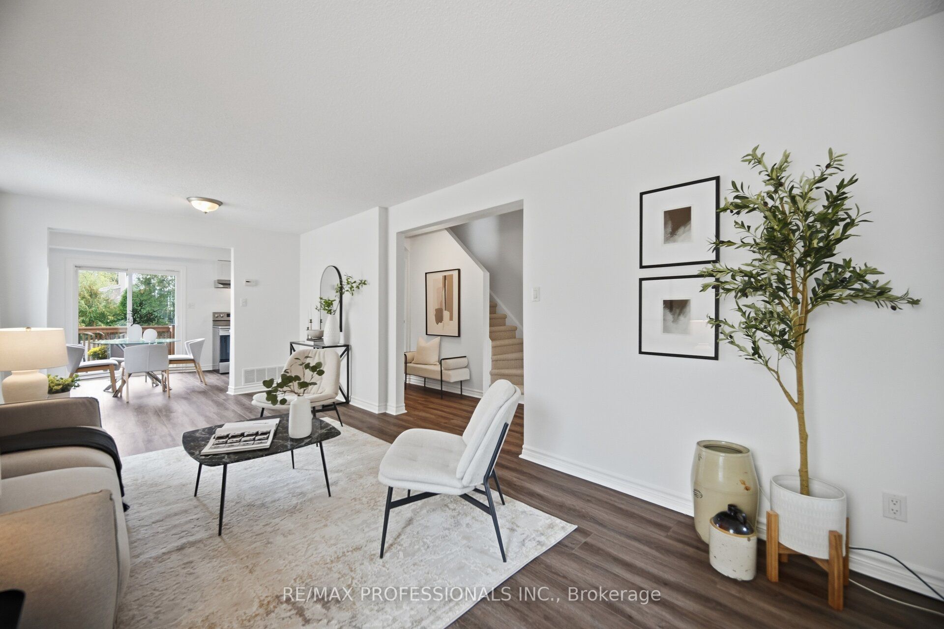6081 Fullerton Crescent Property Photo 11