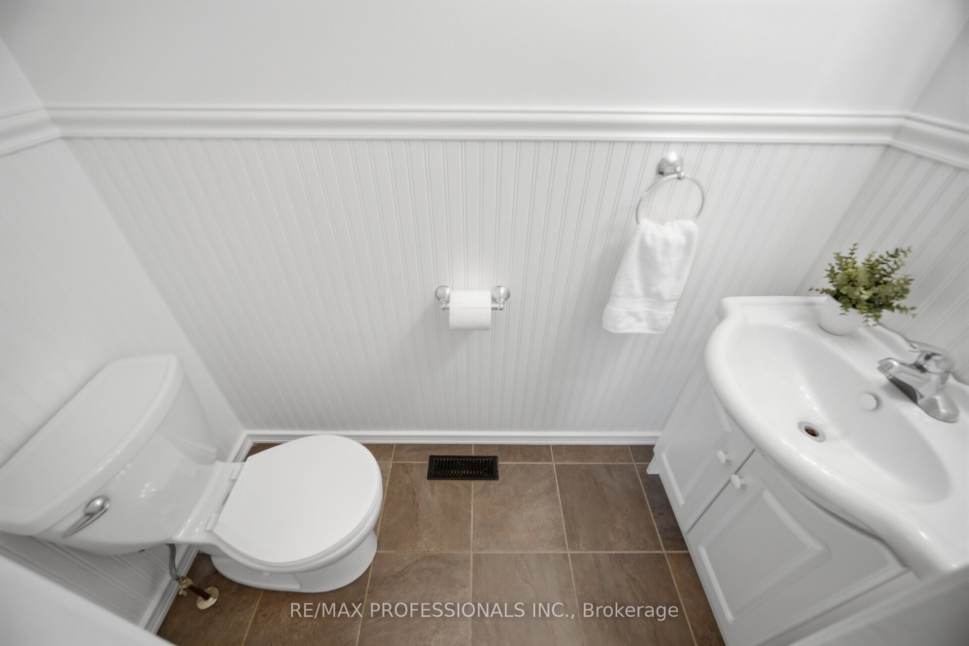 6081 Fullerton Crescent Property Photo 20