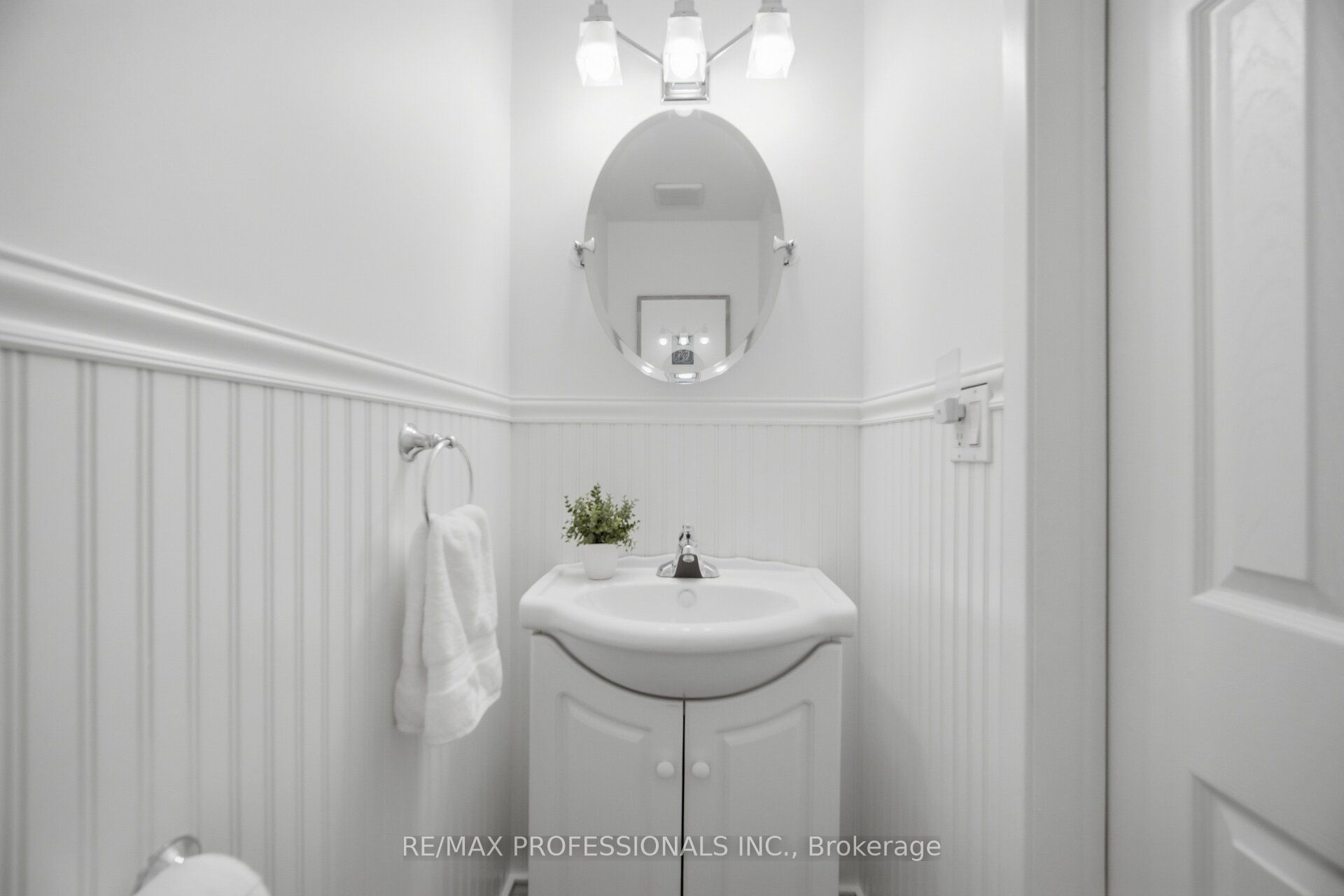 6081 Fullerton Crescent Property Photo 21