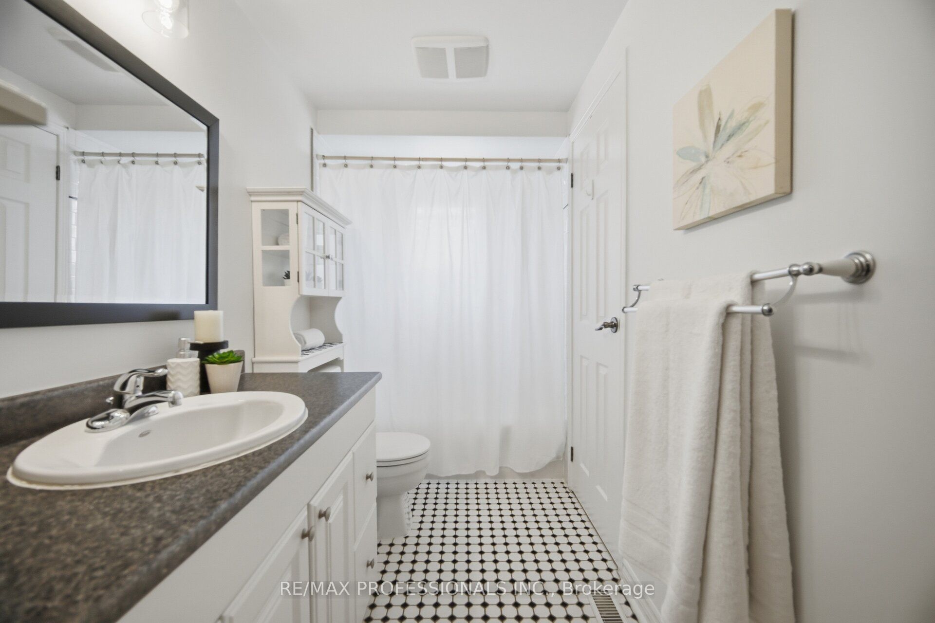 6081 Fullerton Crescent Property Photo 28