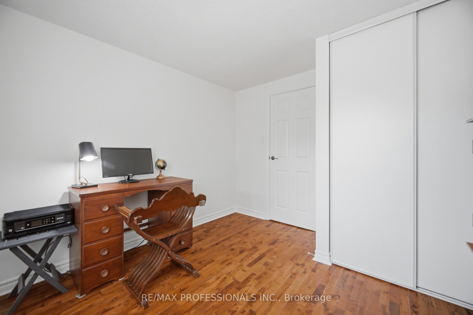 6081 Fullerton Crescent Property Photo 32