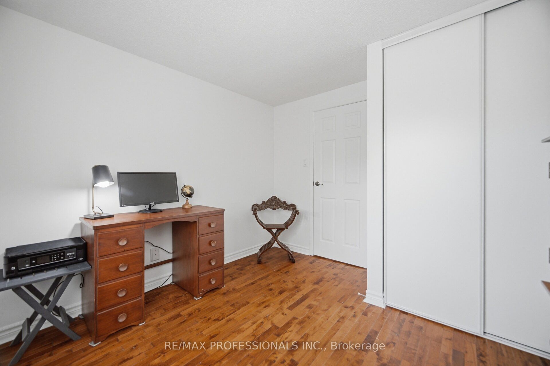 6081 Fullerton Crescent Property Photo 33