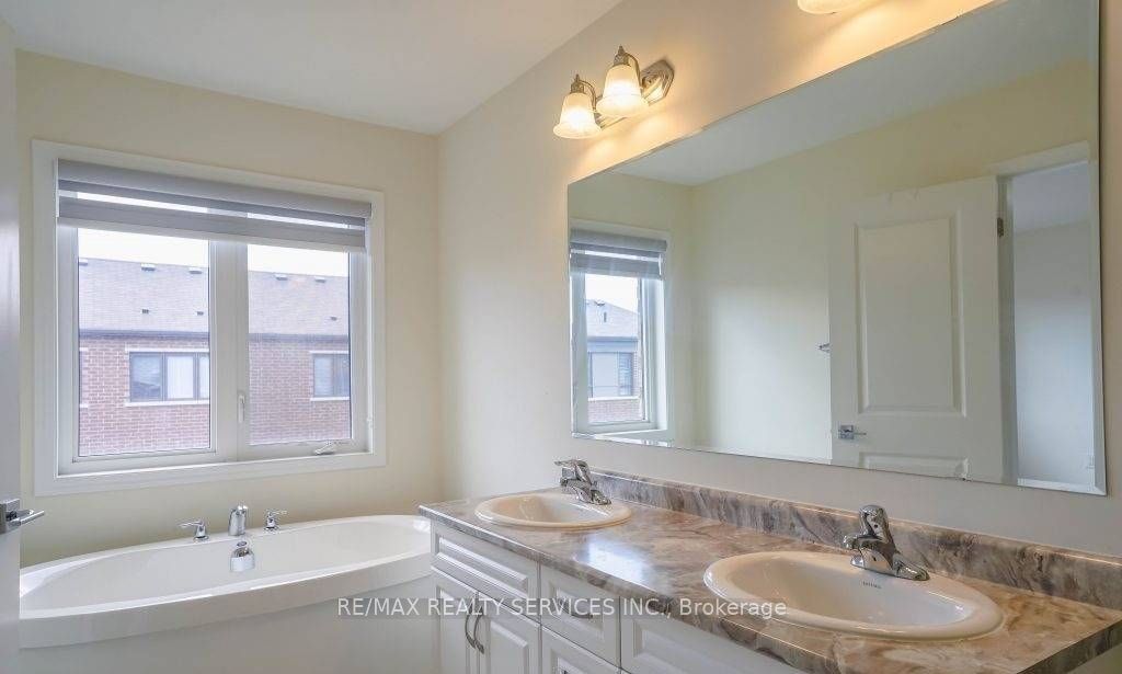 4 Divers Road Property Photo 24