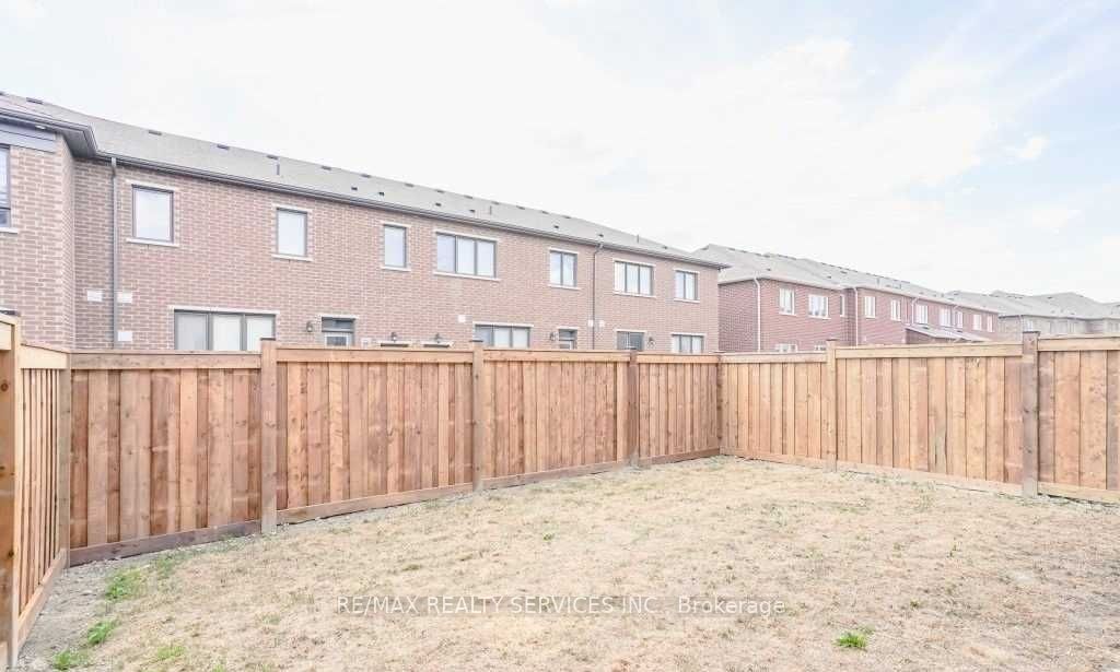 4 Divers Road Property Photo 32