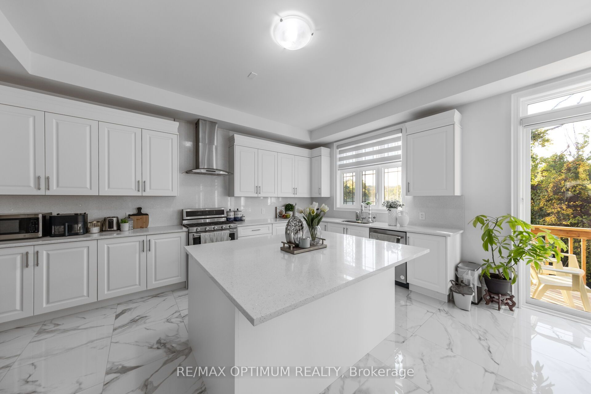 91 Raspberry Ridge Avenue Property Photo 8
