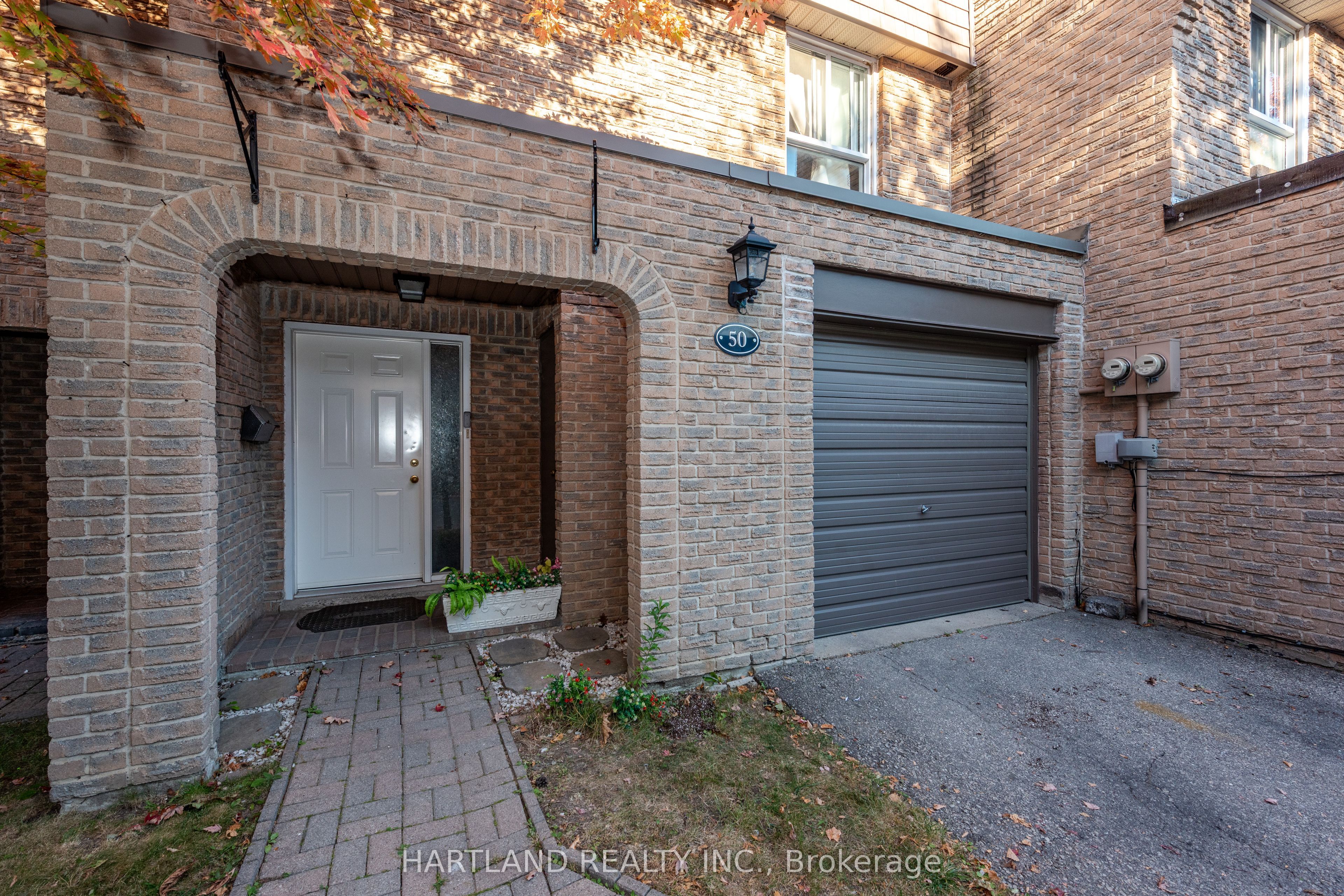 405 Hyacinthe Boulevard 50 Property Photo 4