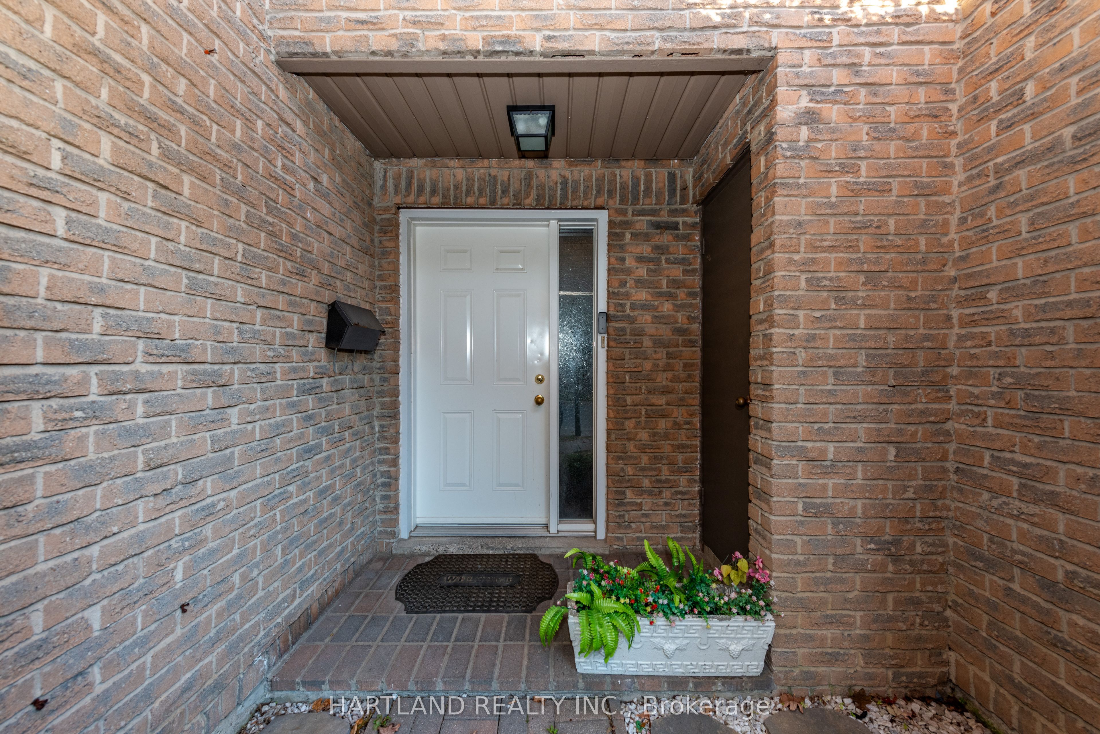 405 Hyacinthe Boulevard 50 Property Photo 5