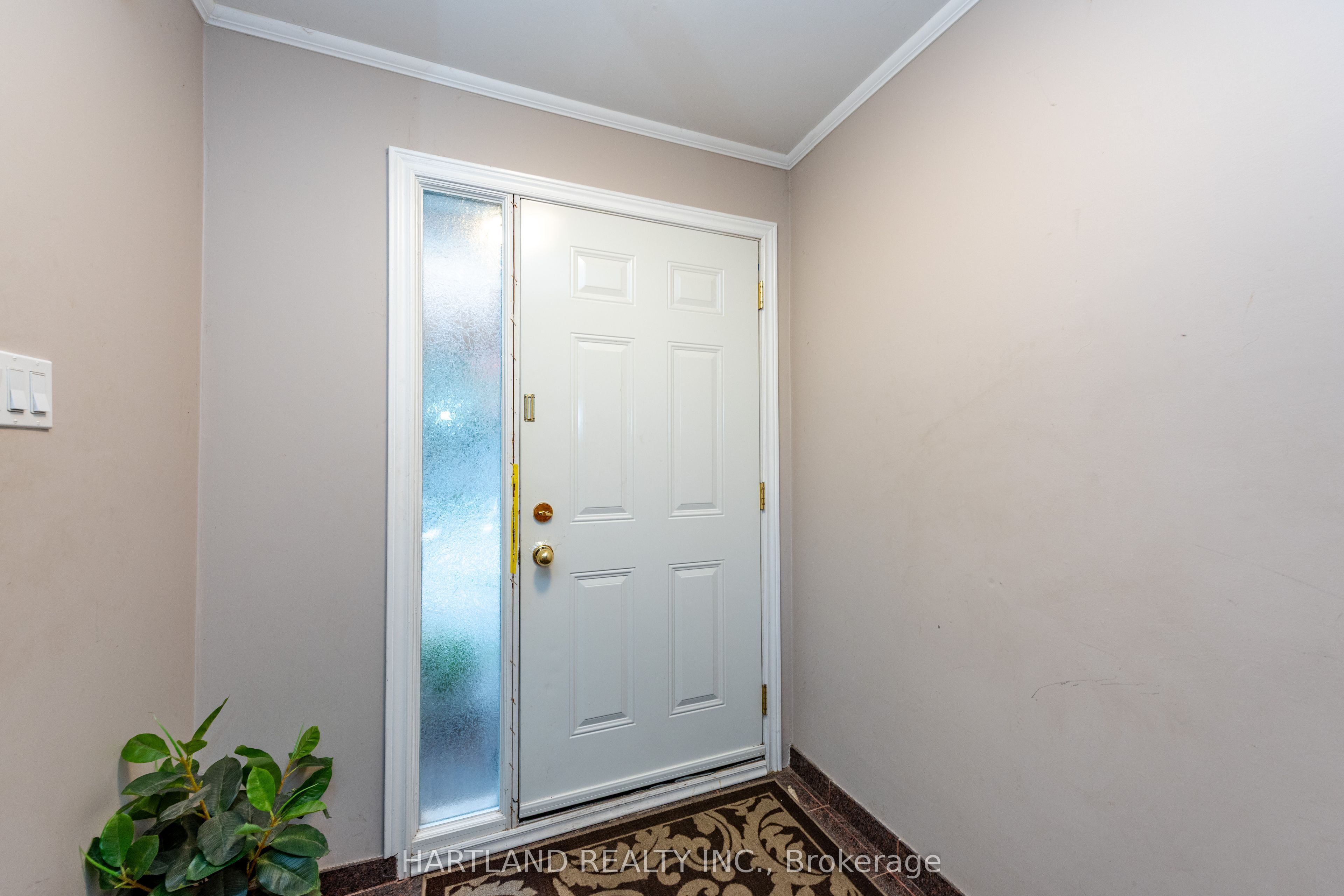 405 Hyacinthe Boulevard 50 Property Photo 6