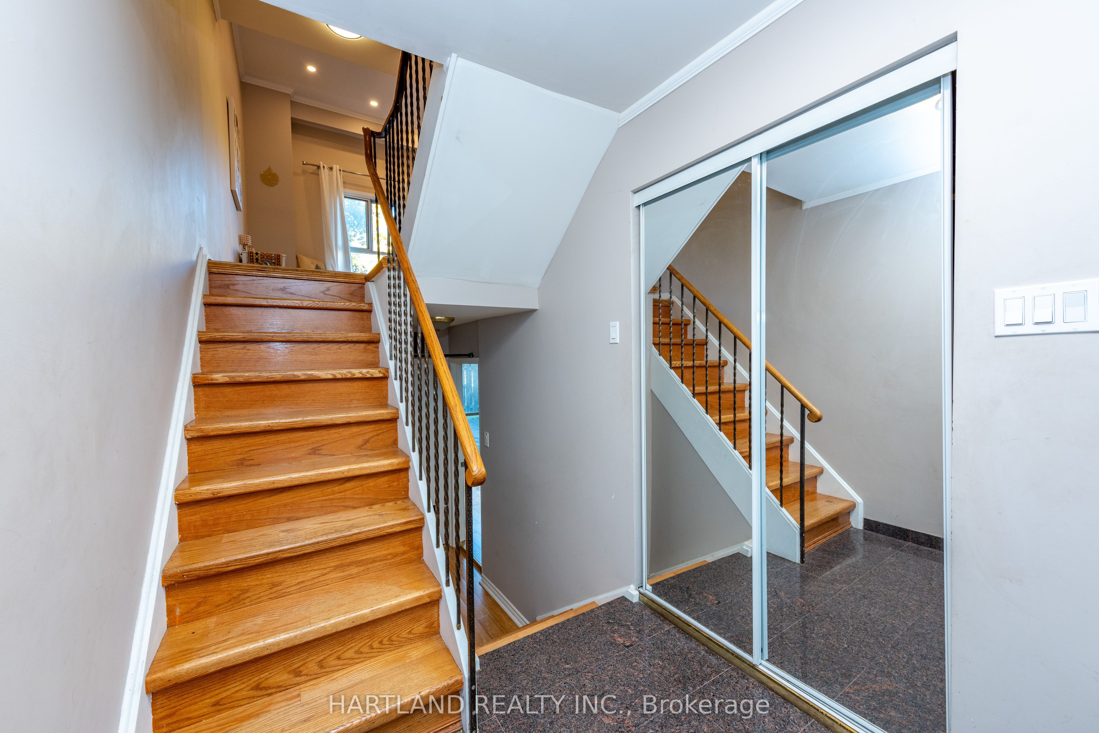405 Hyacinthe Boulevard 50 Property Photo 7