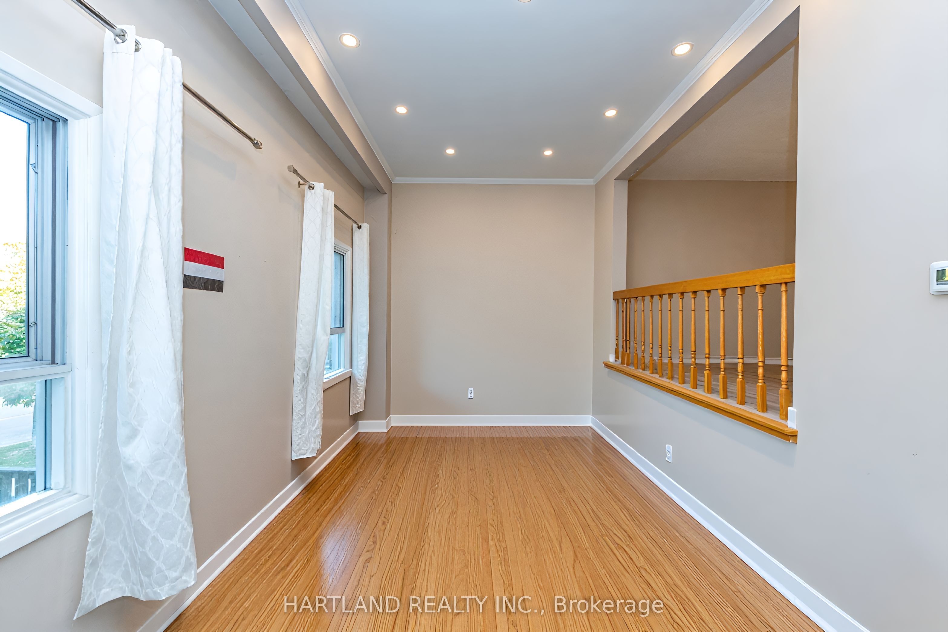 405 Hyacinthe Boulevard 50 Property Photo 9