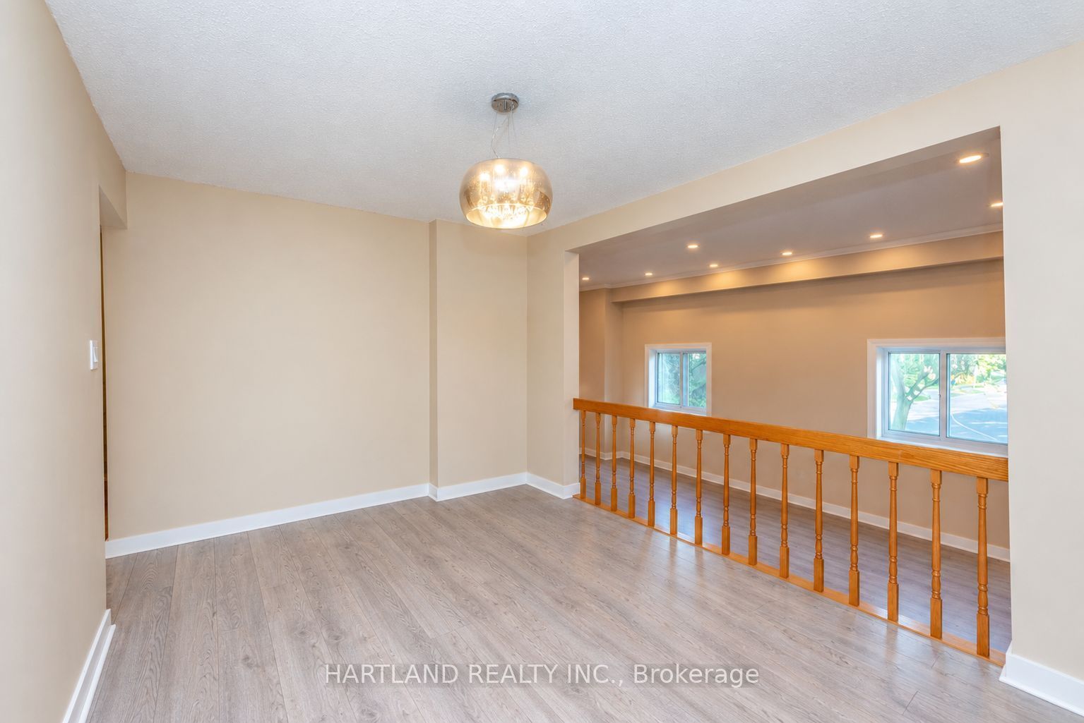 405 Hyacinthe Boulevard 50 Property Photo 11