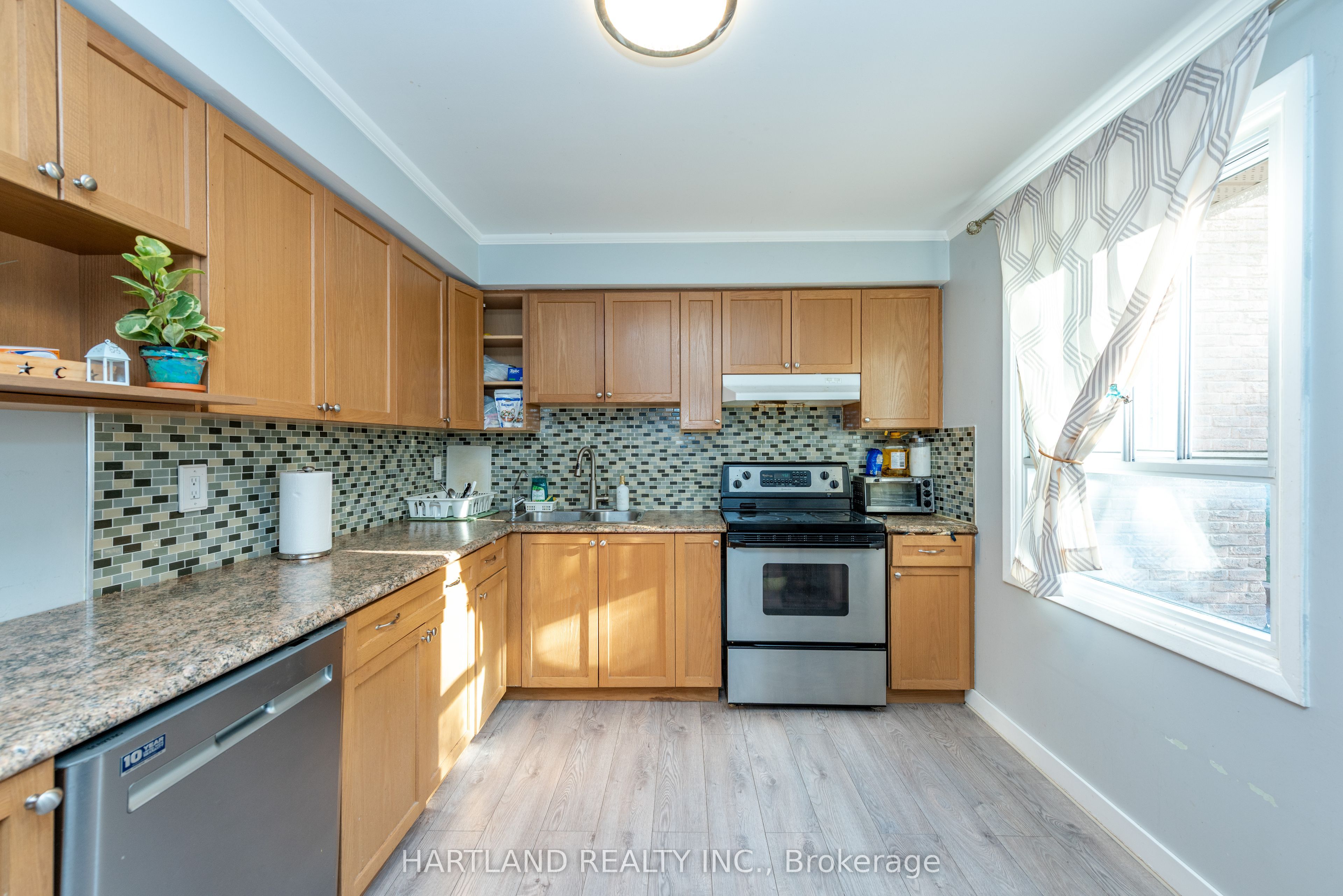 405 Hyacinthe Boulevard 50 Property Photo 13